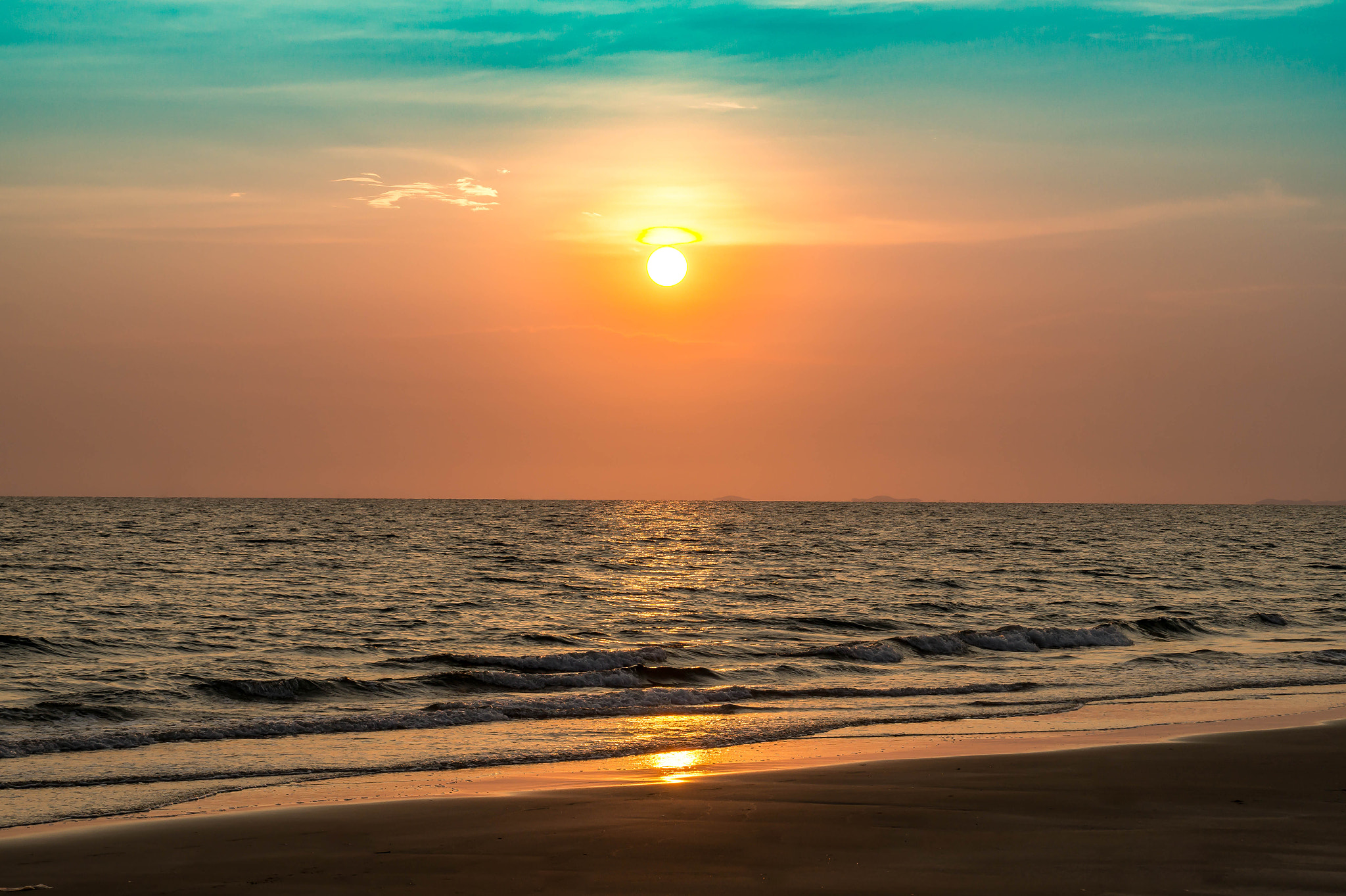 Sony DT 18-135mm F3.5-5.6 SAM sample photo. Sunset on the beach photography