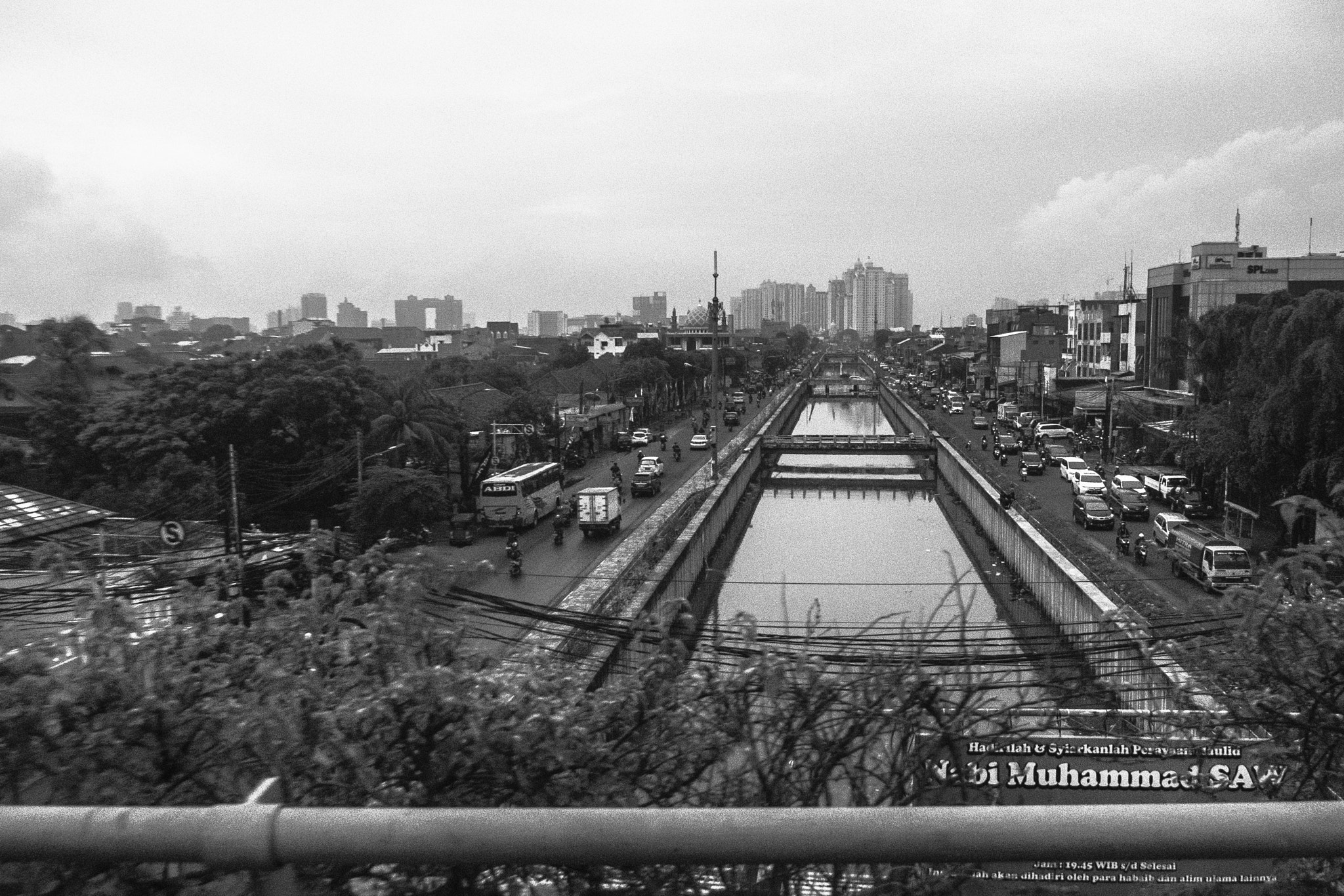Olympus Stylus XZ-10 sample photo. Reborned city photography