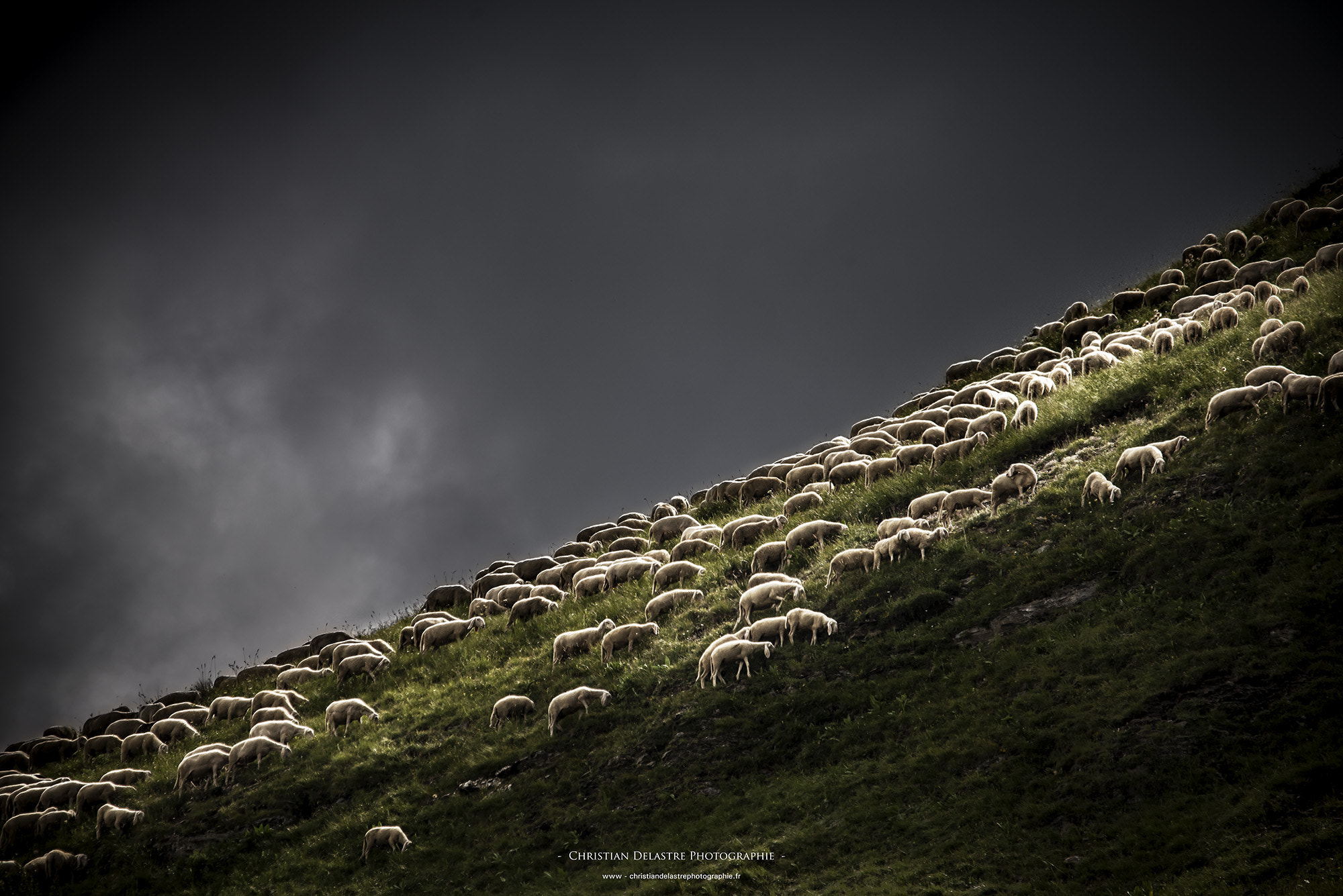 Nikon D810 + Sigma 120-400mm F4.5-5.6 DG OS HSM sample photo. Orage sur le mont cenis photography