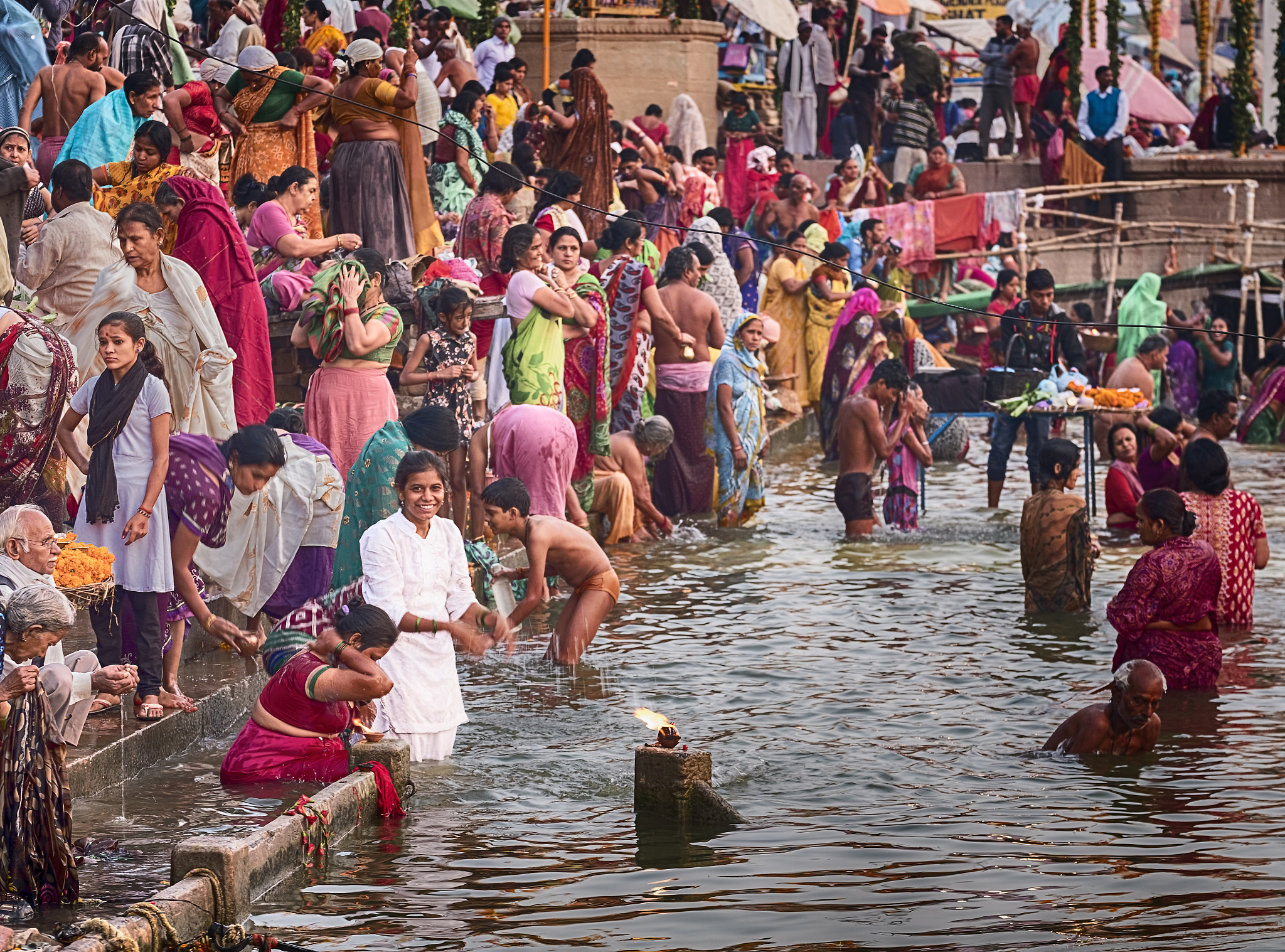 Fujifilm X-Pro2 + Fujifilm XF 55-200mm F3.5-4.8 R LM OIS sample photo. Woman bathing on the ganges river photography