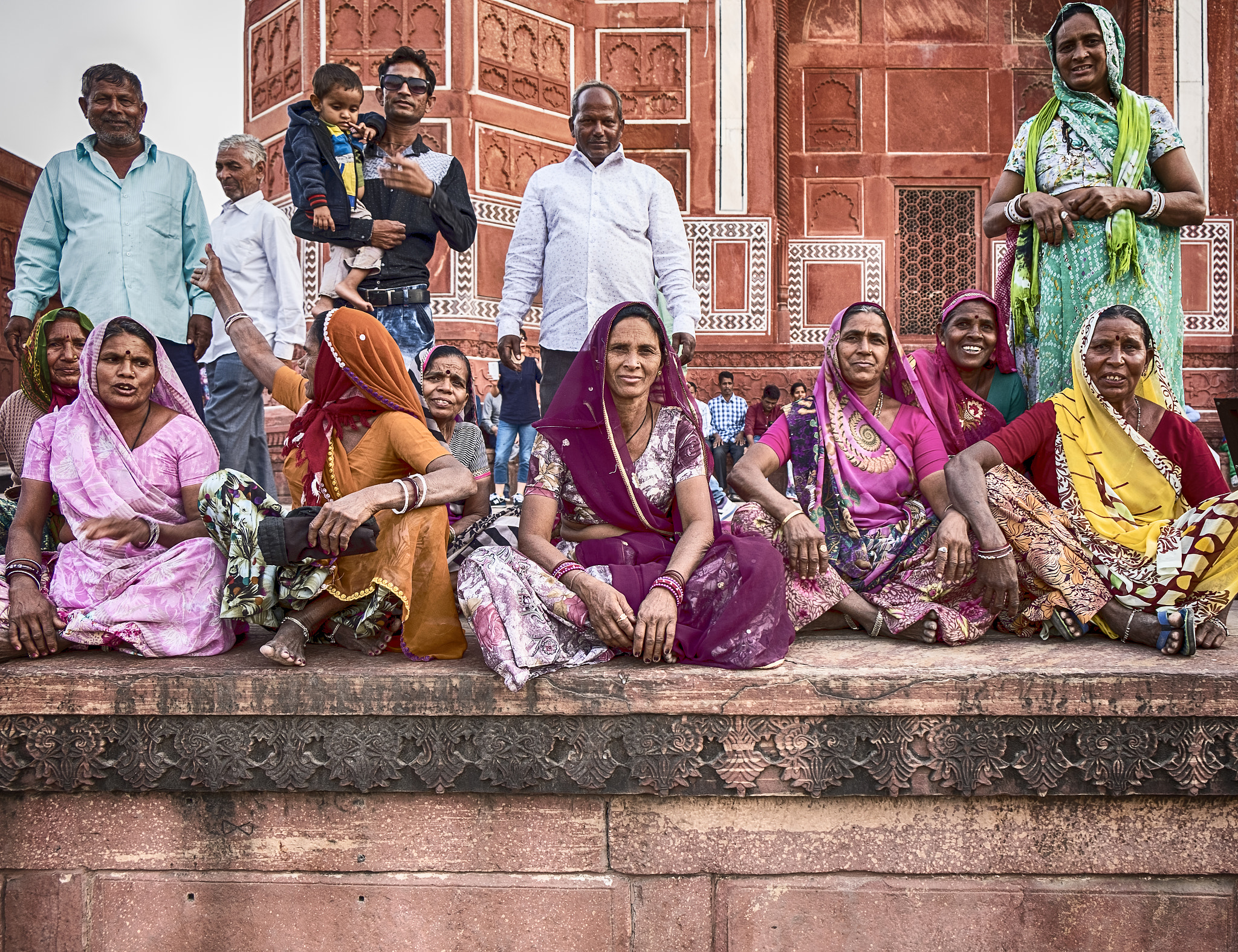 Fujifilm X-Pro2 + Fujifilm XF 18-55mm F2.8-4 R LM OIS sample photo. Visitors at the taj mahal photography