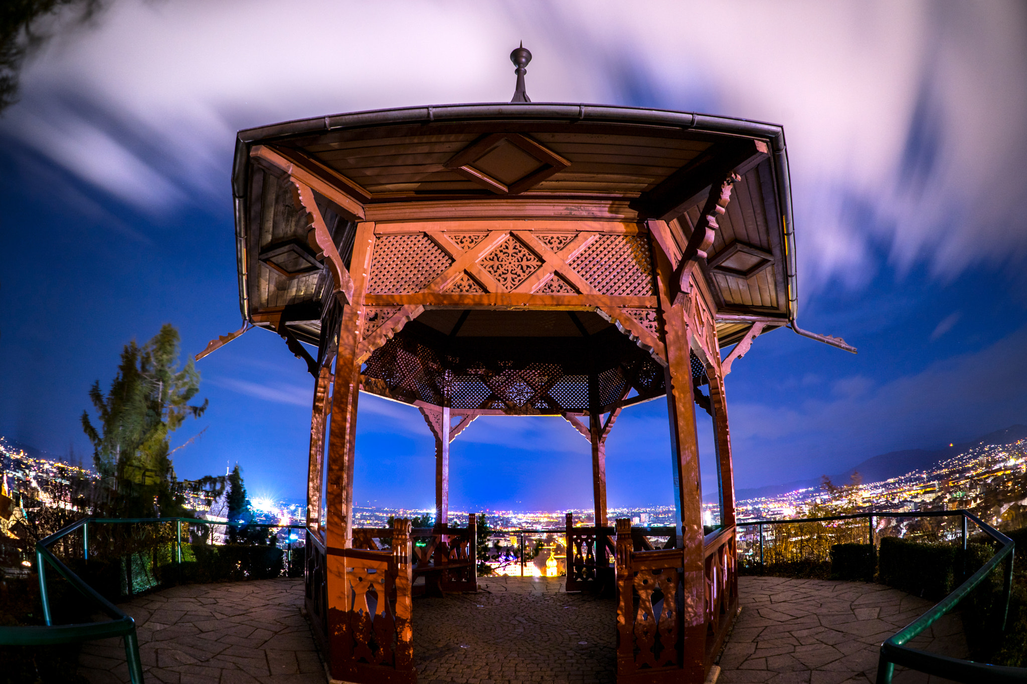 Sony FE 28mm F2 sample photo. Little chinatown in austria photography