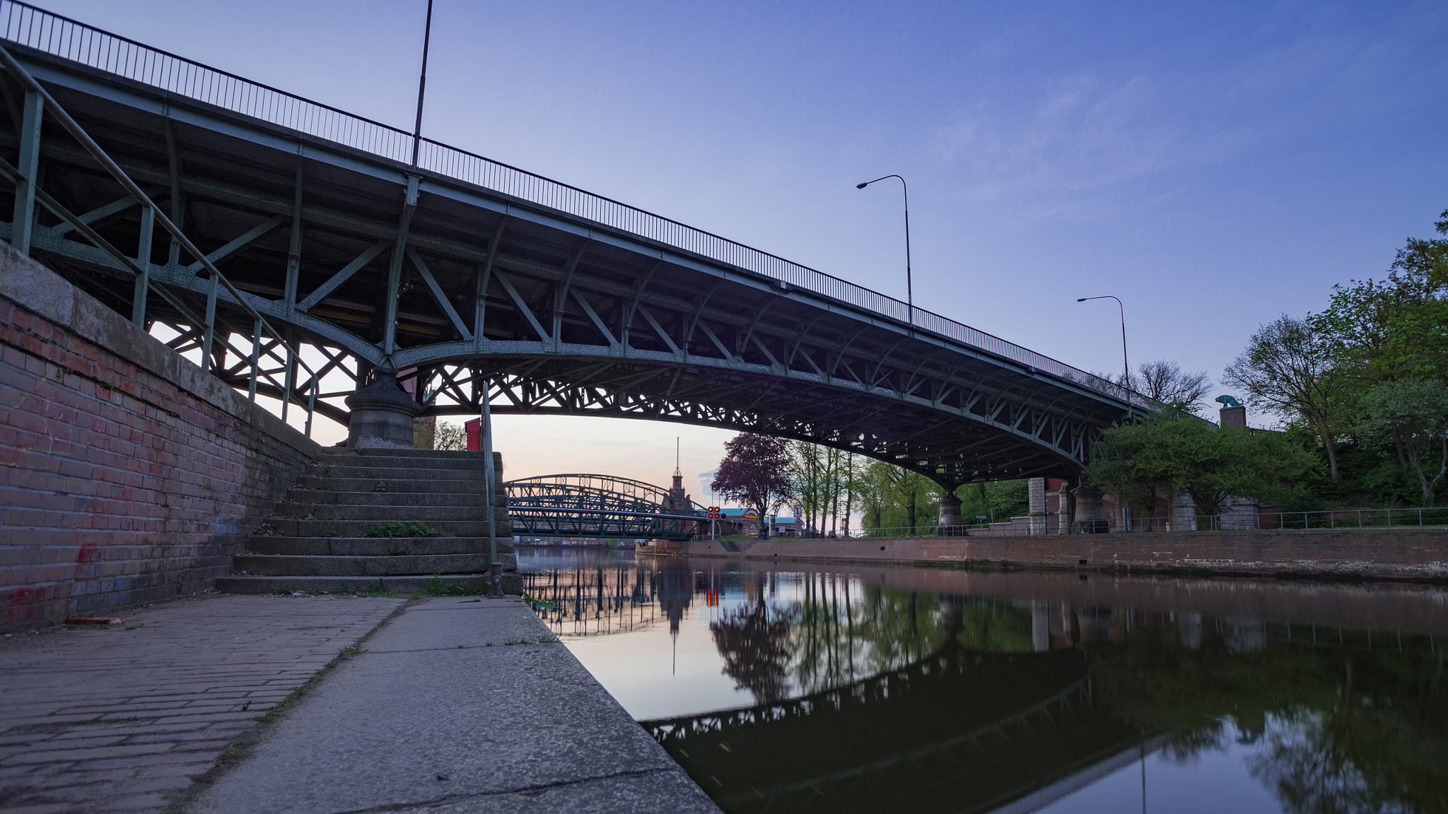 Canon EOS 6D + Sigma 15-30mm f/3.5-4.5 EX DG Aspherical sample photo. Burgtorbrücke in sunset photography