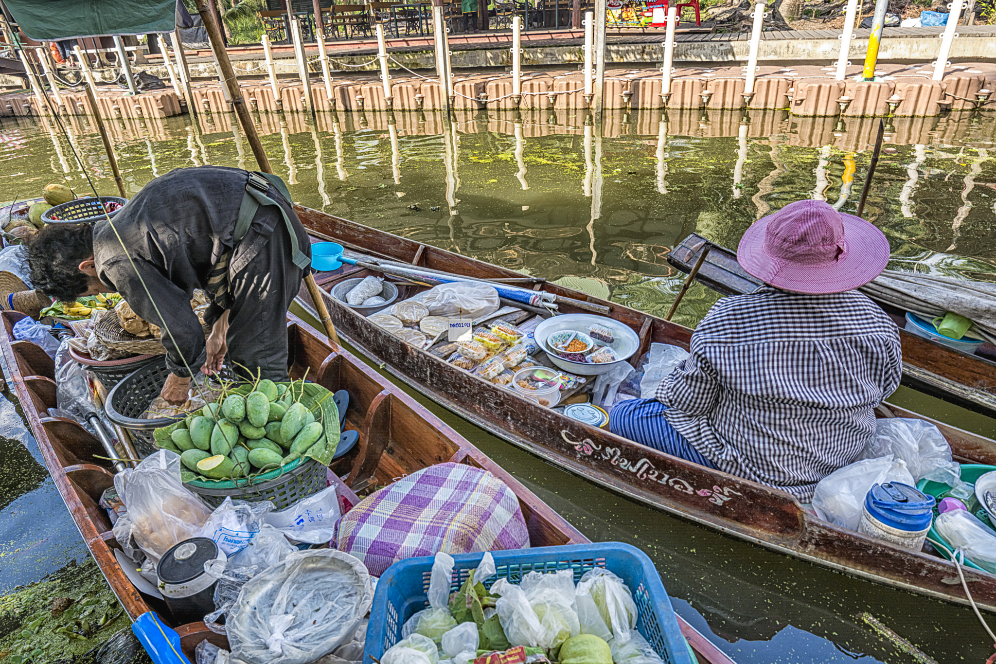 Samyang 14mm F2.8 ED AS IF UMC sample photo. Thai lifestyle photography