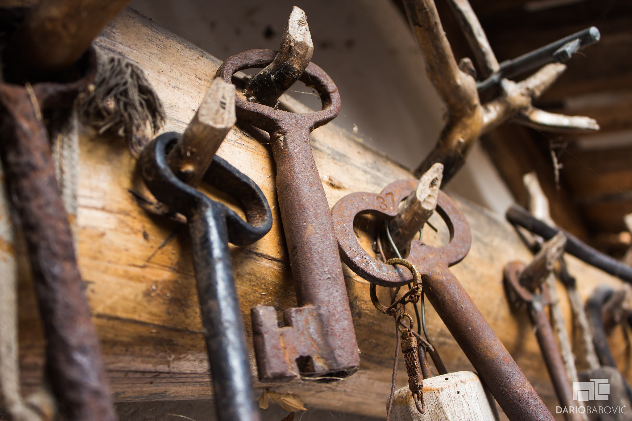 Canon EF-S 18-55mm F3.5-5.6 IS sample photo. Rusty keys photography