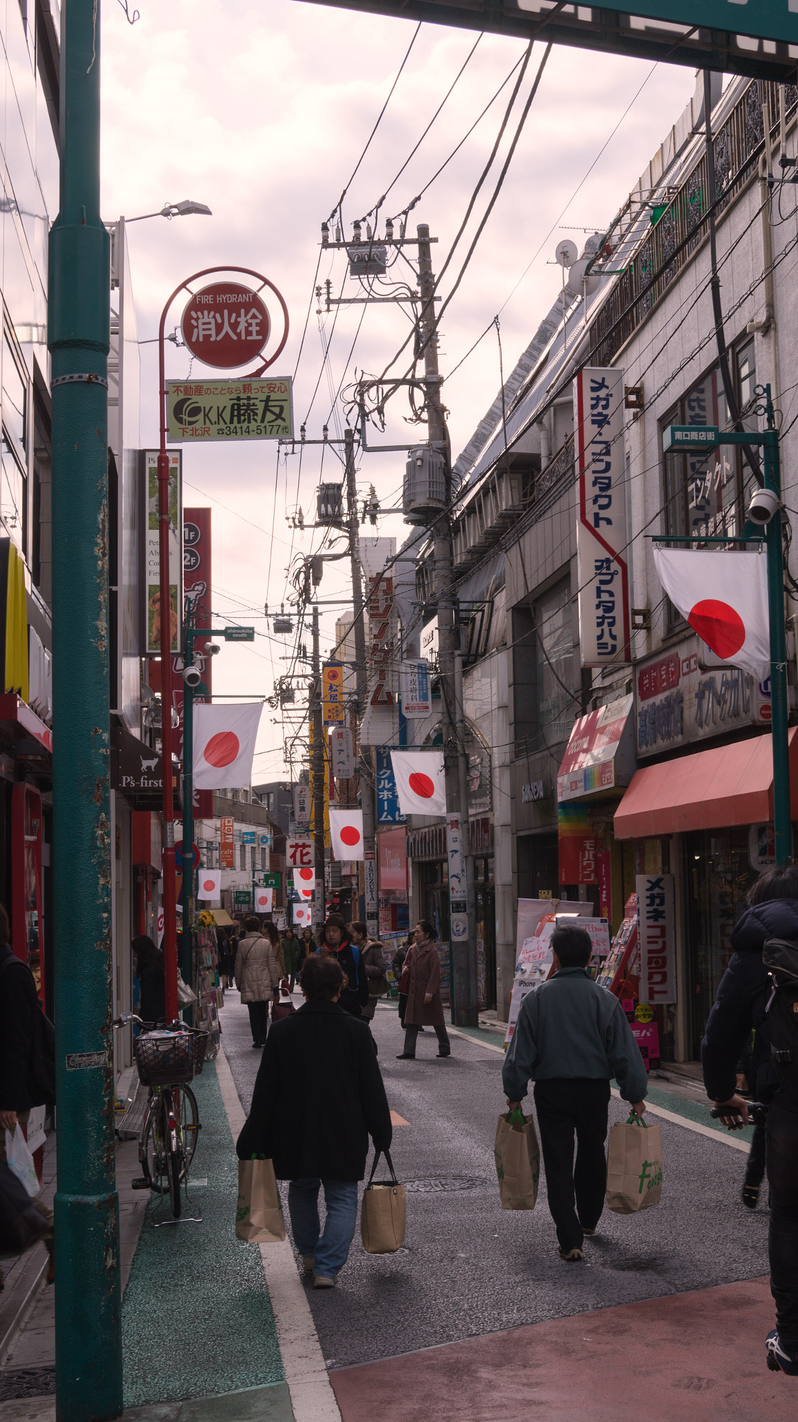 Sony Alpha a5000 (ILCE 5000) + Sigma 30mm F2.8 EX DN sample photo. Shopping street photography