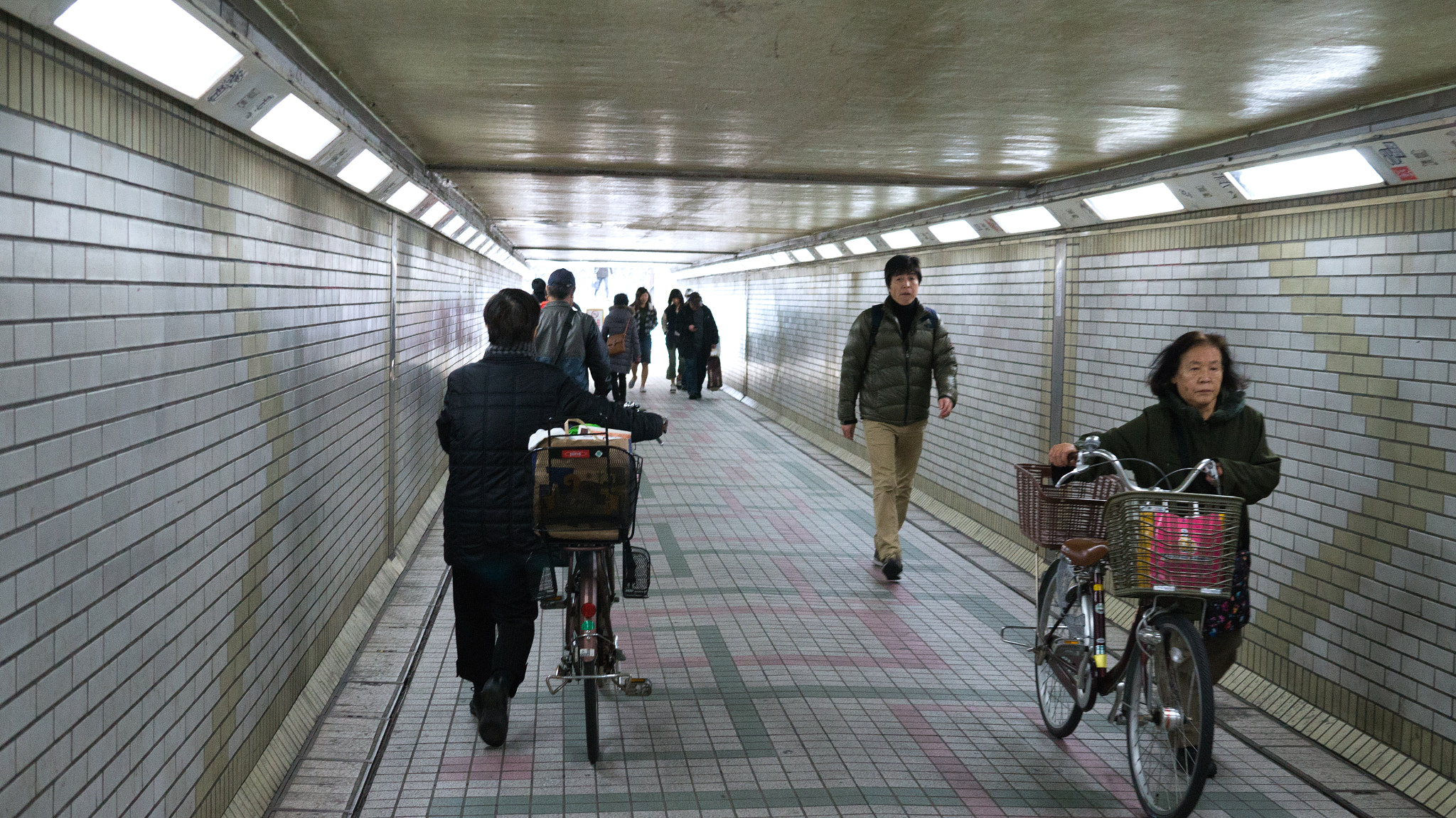 Sony Alpha a5000 (ILCE 5000) + Sigma 30mm F2.8 EX DN sample photo. Tokyo tunnel photography