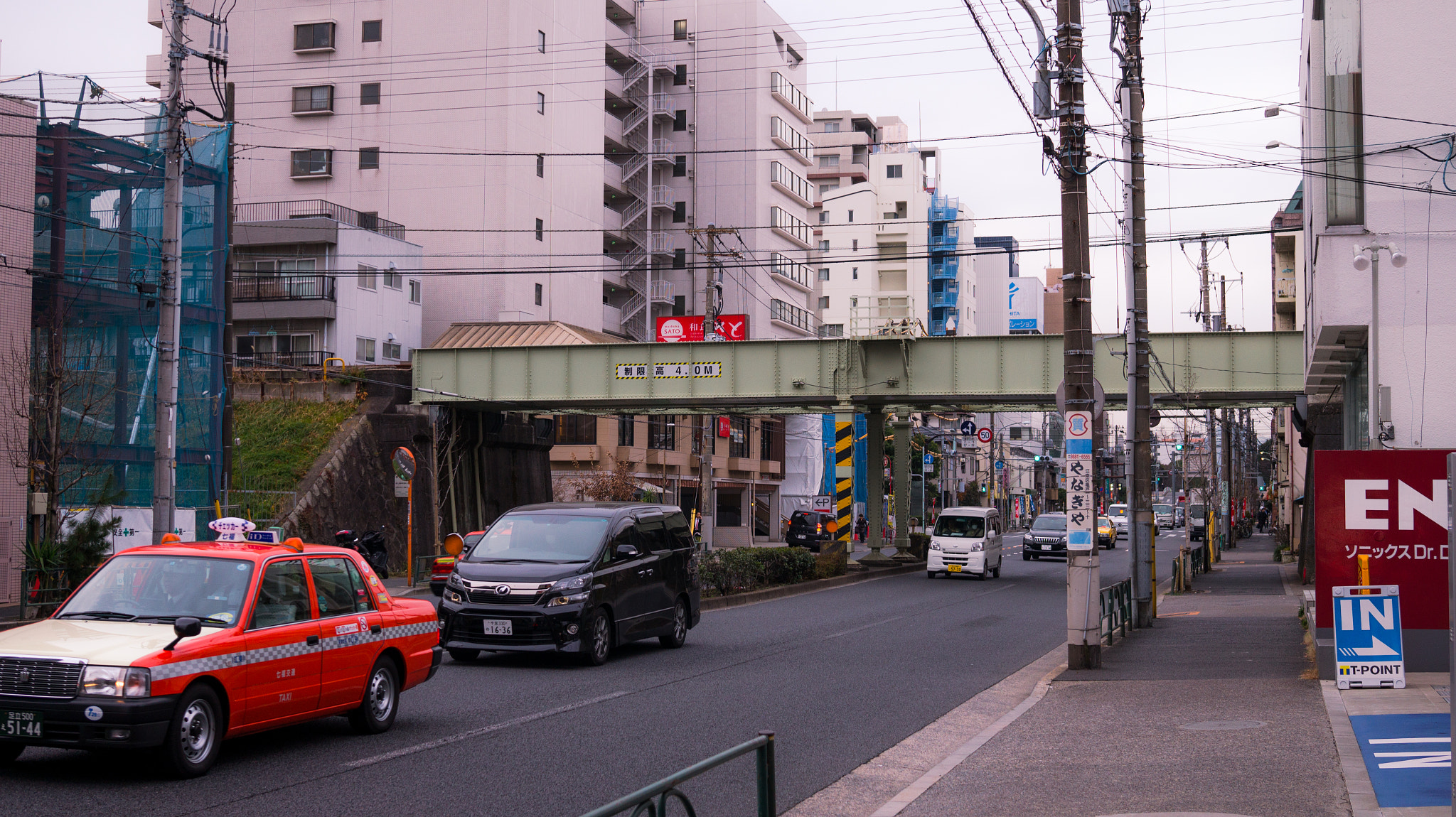 Sony Alpha a5000 (ILCE 5000) + Sigma 30mm F2.8 EX DN sample photo. Lazy morning photography