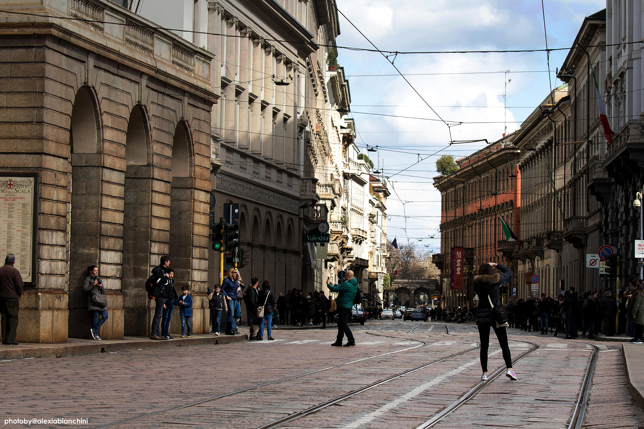 Canon EF 70-200mm F4L IS USM sample photo. Photographing person photographing your city photography