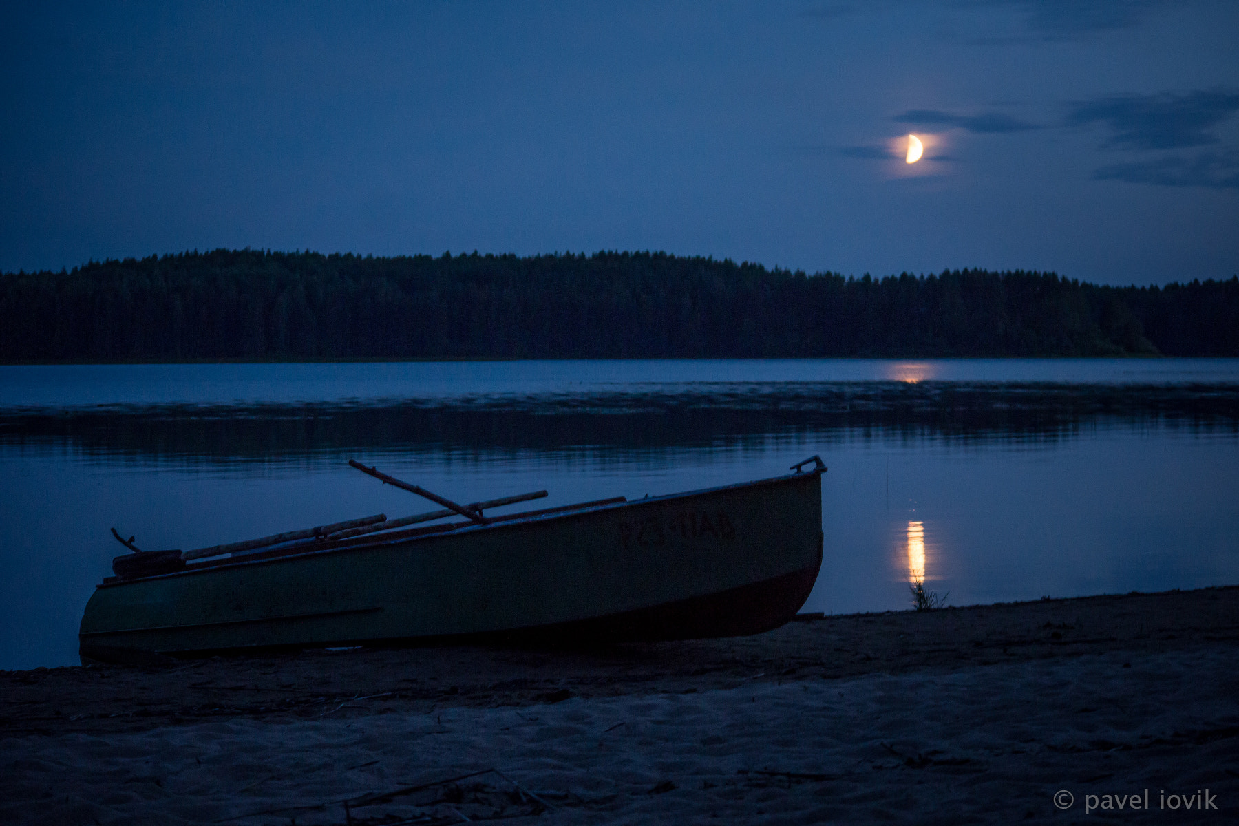 Canon EOS M sample photo. Half moon and boat ashore photography