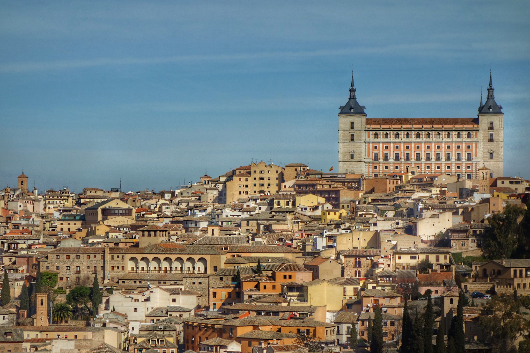 Sony Cyber-shot DSC-RX100 + Sony 28-100mm F1.8-4.9 sample photo. Es un símbolo de toledo. el alcázar imperial de carlos i domina la panorámica de la monumental... photography
