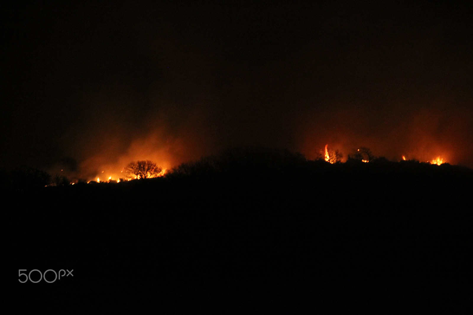 Canon EOS 550D (EOS Rebel T2i / EOS Kiss X4) + Canon TS-E 90mm F2.8 Tilt-Shift sample photo. Tolkeniana: fires over amon lanc photography