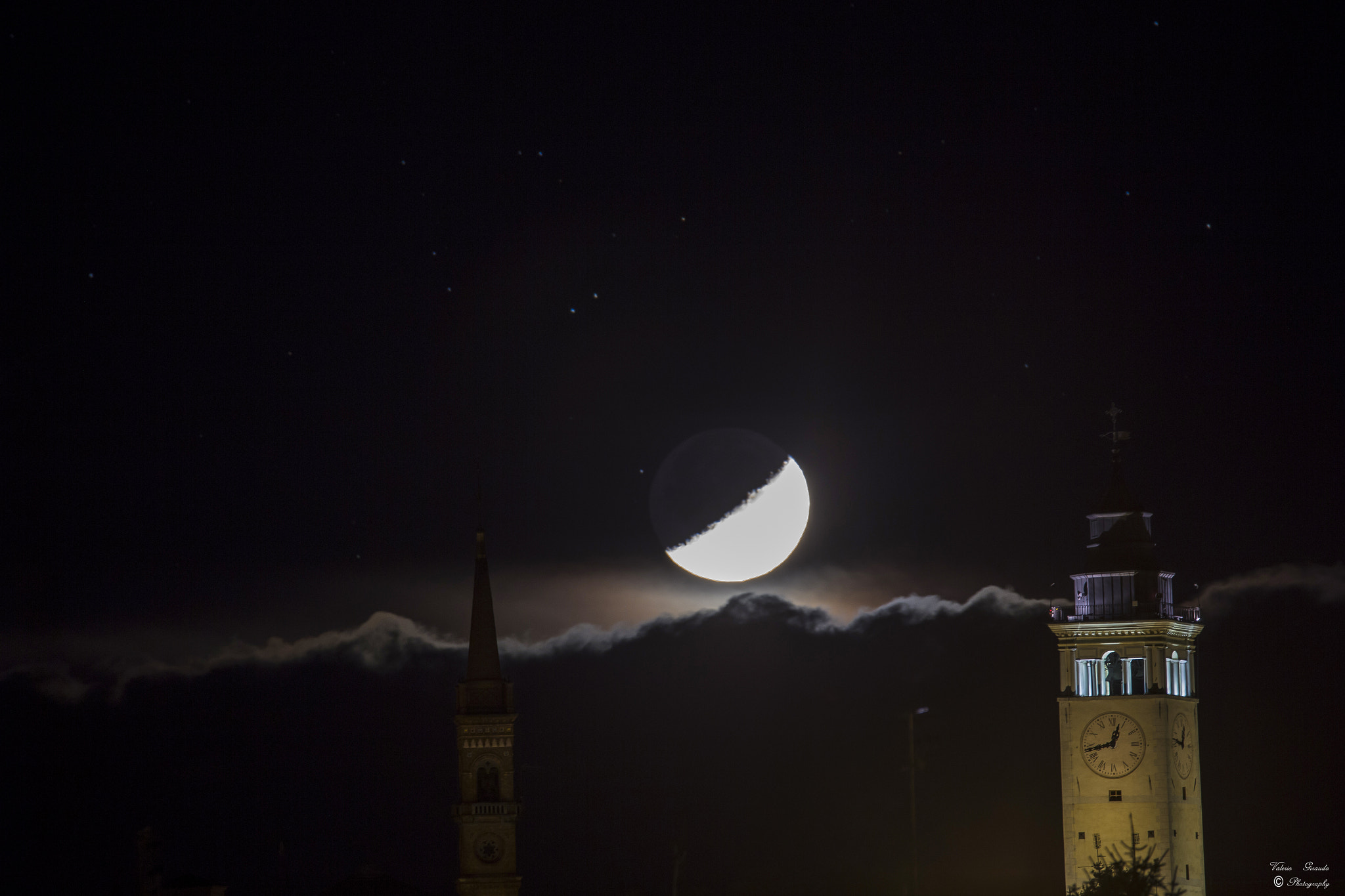 Tamron SP 150-600mm F5-6.3 Di VC USD sample photo. The moon on cuneo photography