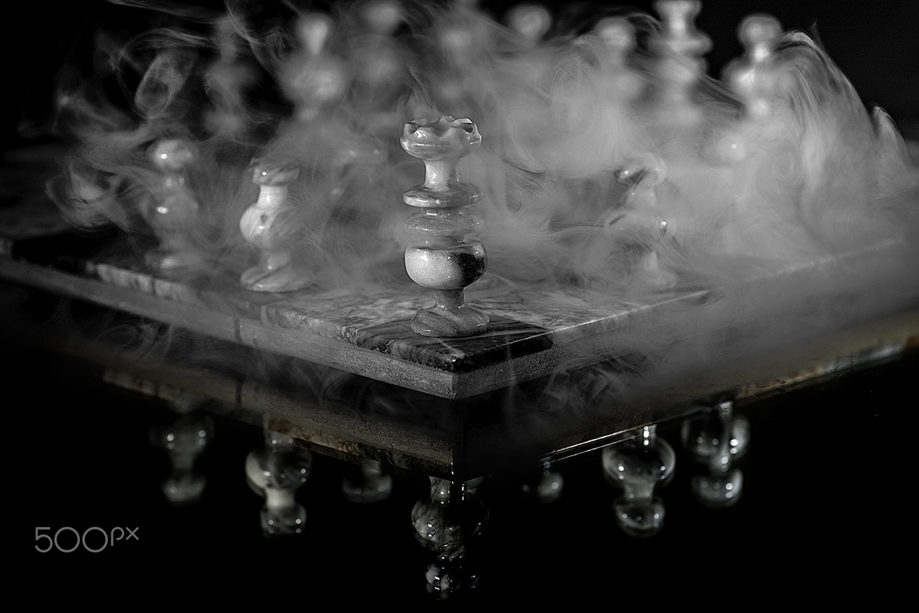 Nikon AF-S Micro-Nikkor 105mm F2.8G IF-ED VR sample photo. Chess photography