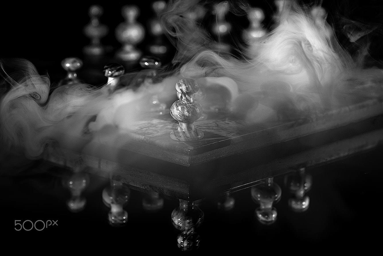 Nikon AF-S Micro-Nikkor 105mm F2.8G IF-ED VR sample photo. Chess photography