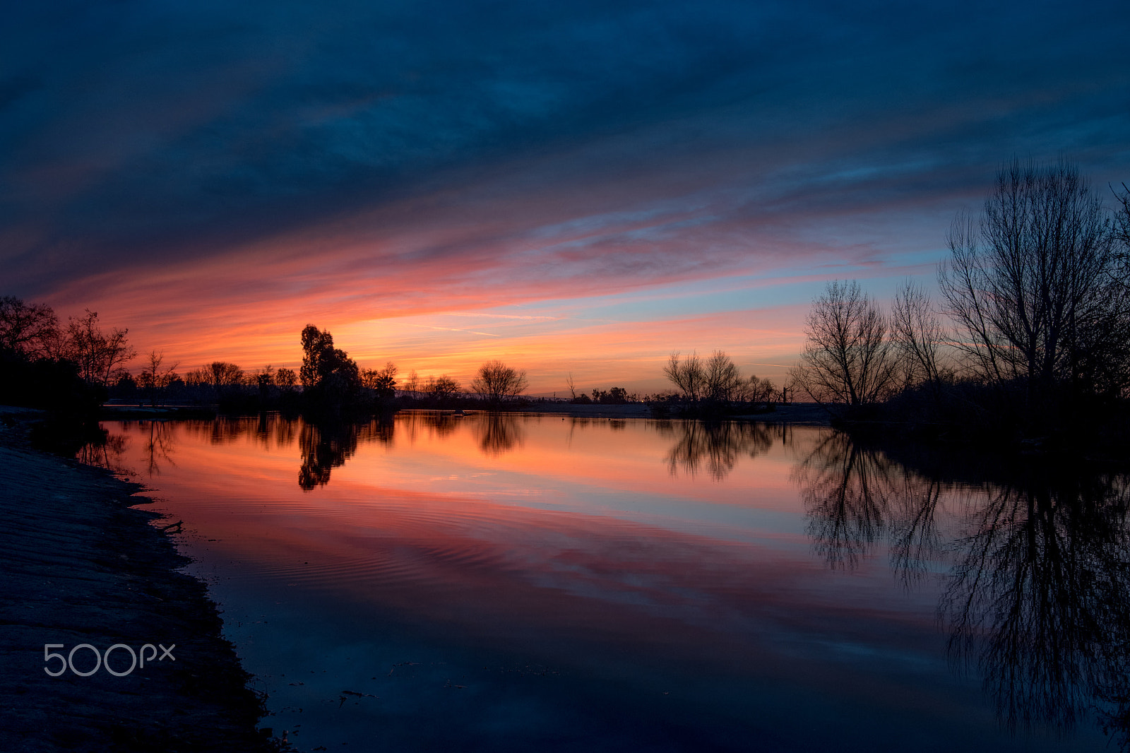 Nikon AF-S Nikkor 16-35mm F4G ED VR sample photo. Truxtun lake red photography