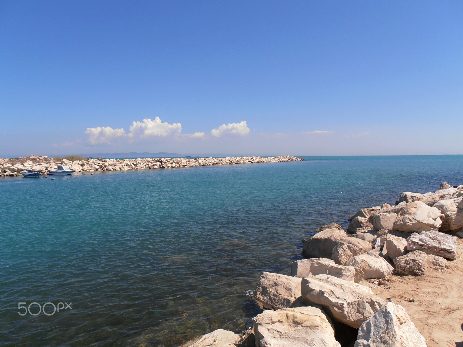 Olympus VR310,D720 sample photo. By the sea photography