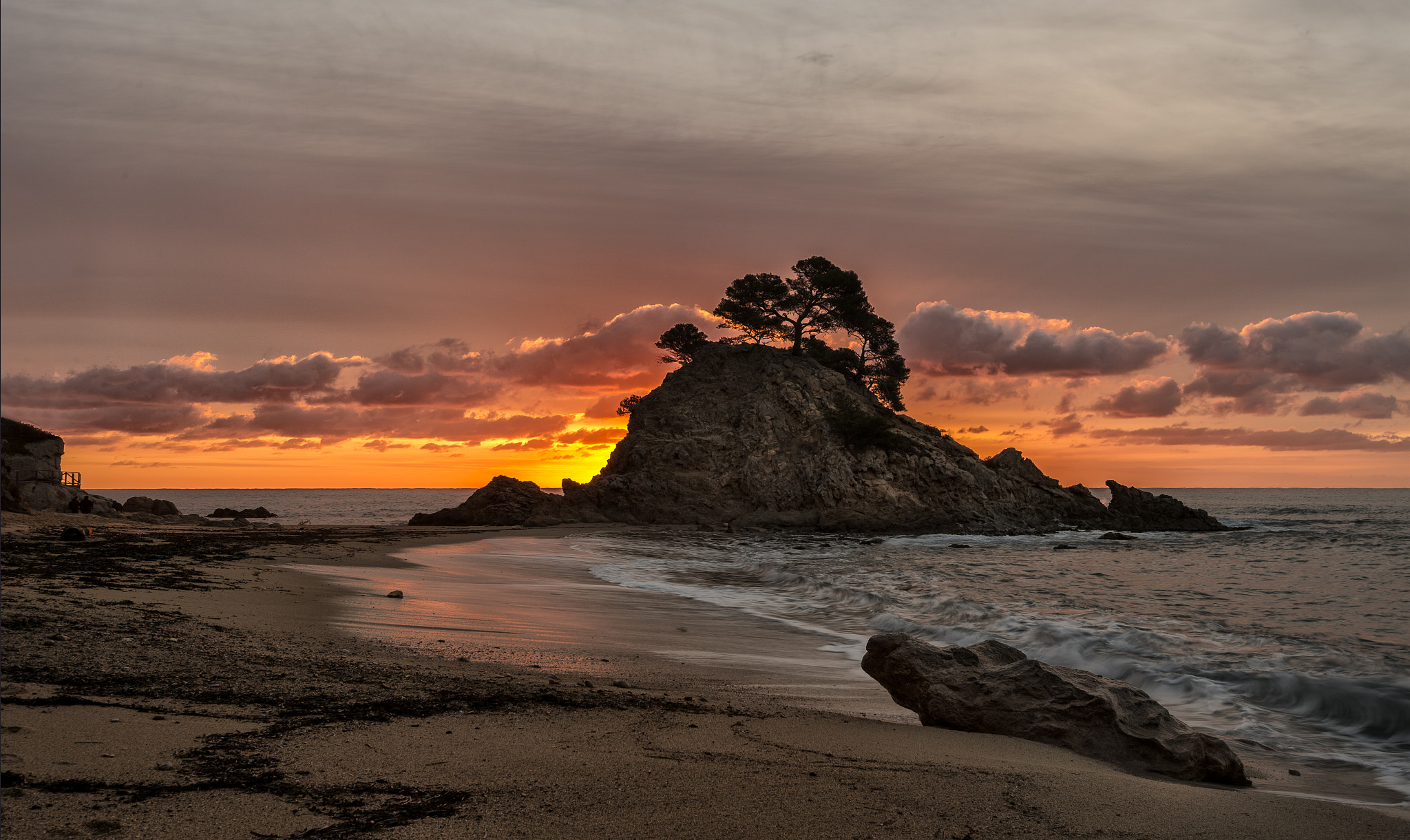 Nikon AF-S Nikkor 16-35mm F4G ED VR sample photo. Sunrise cap roig photography