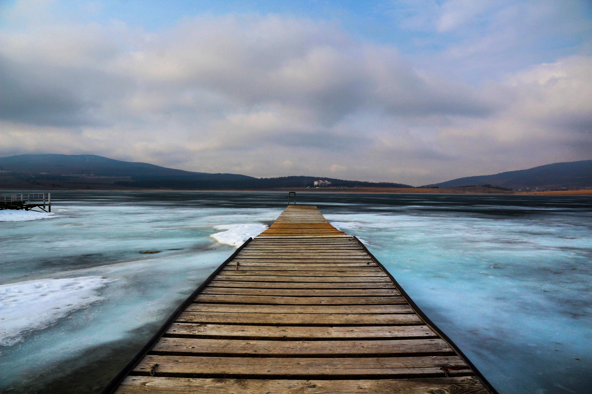 Canon EF-S 17-85mm F4-5.6 IS USM sample photo. Frozen lake photography