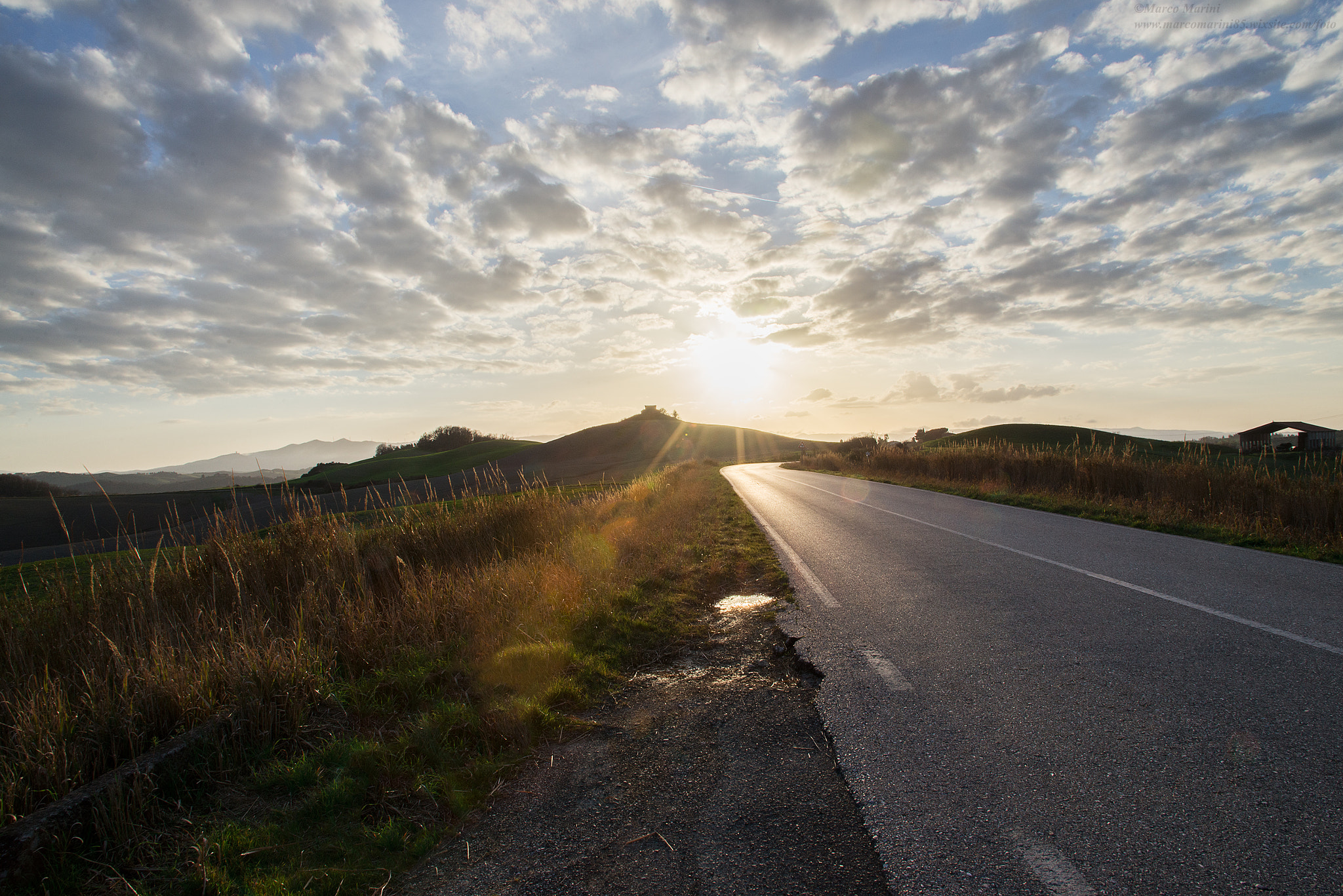 Nikon AF-S Nikkor 24-120mm F4G ED VR sample photo. Tuscan road photography