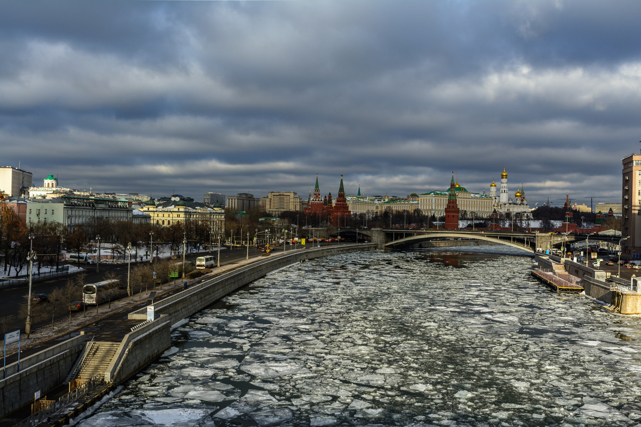 Nikon D5200 + Nikon AF-S Nikkor 24mm F1.8G ED sample photo. Moscow river photography