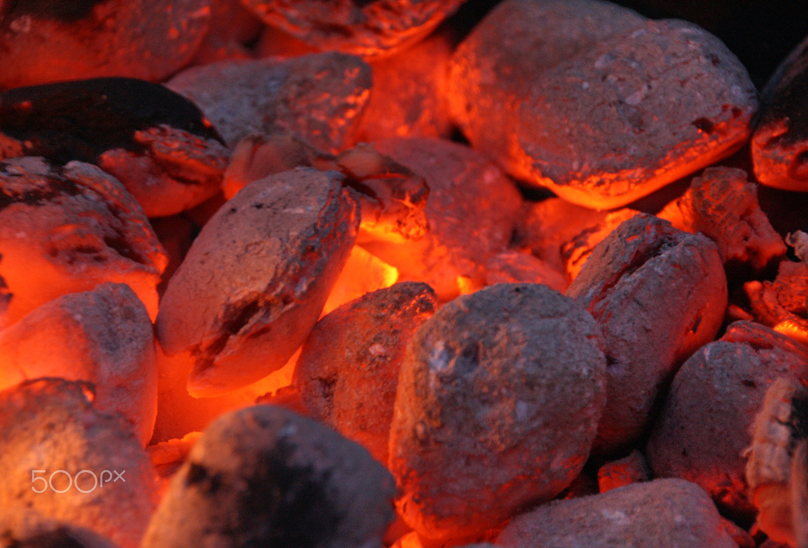 Canon EOS 1000D (EOS Digital Rebel XS / EOS Kiss F) sample photo. Heat of coals photography