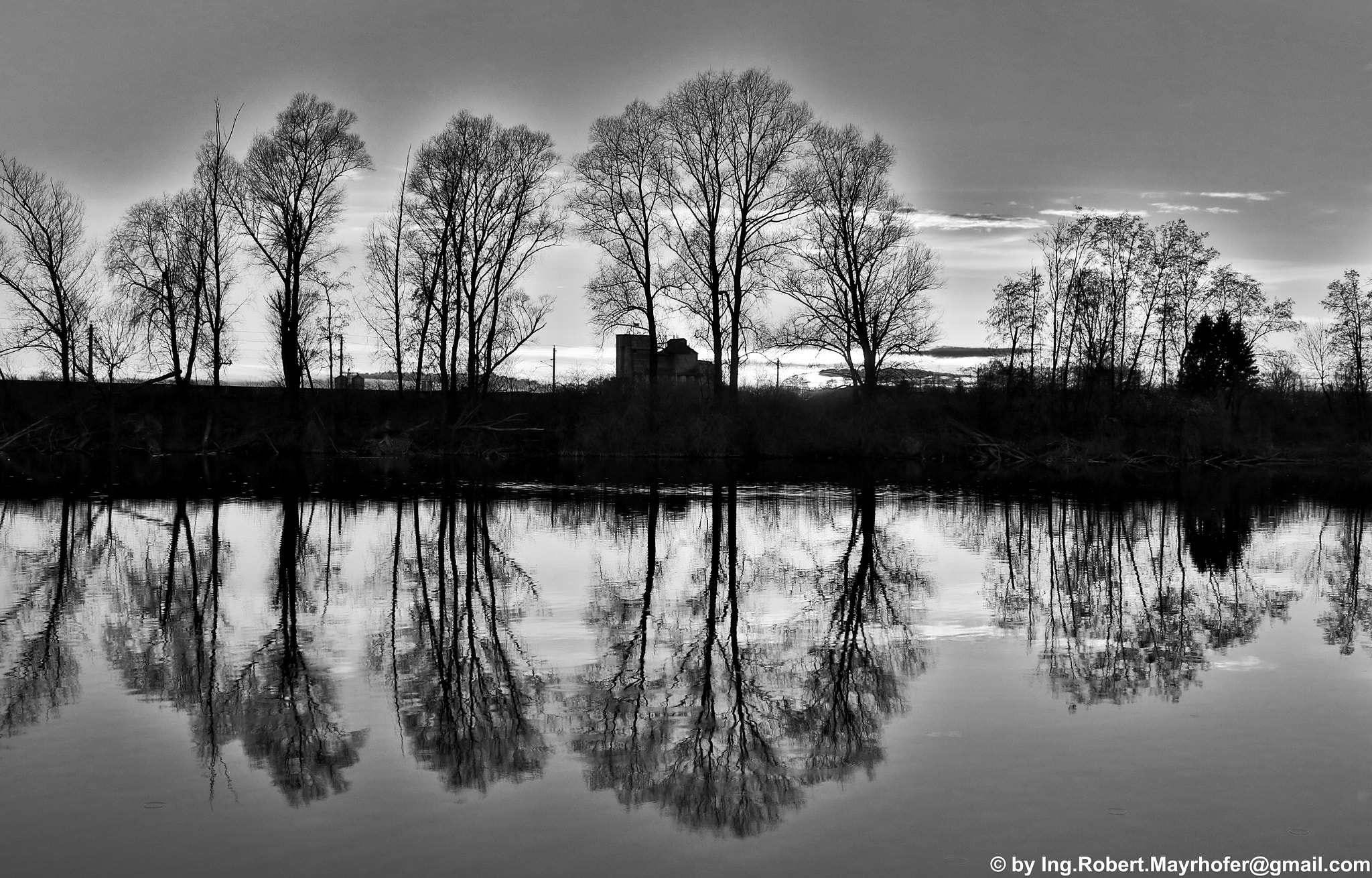IS STM sample photo. Reflection photography