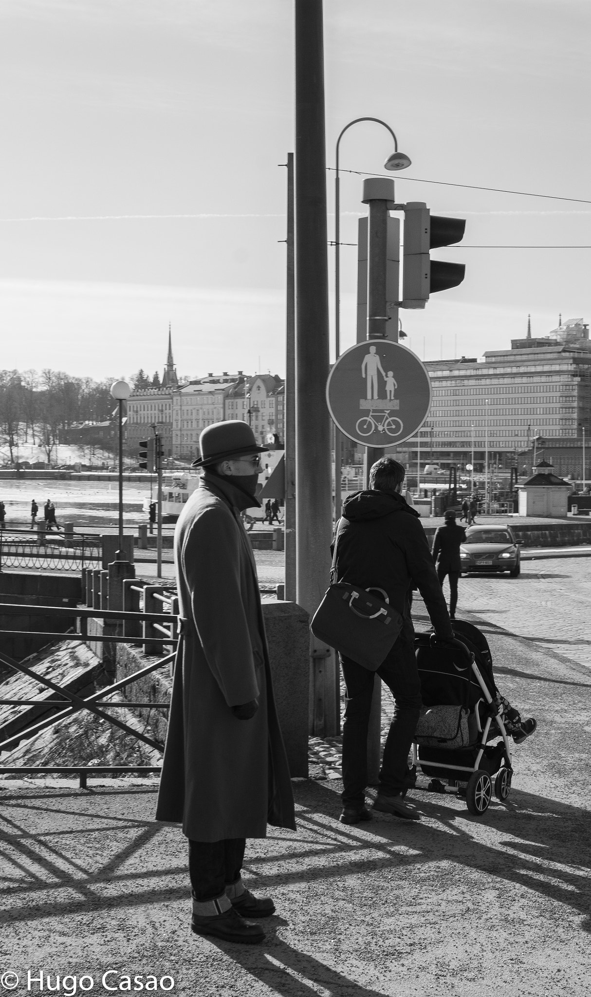 Sony Alpha DSLR-A380 + Sony DT 35mm F1.8 SAM sample photo. Man in the winter photography