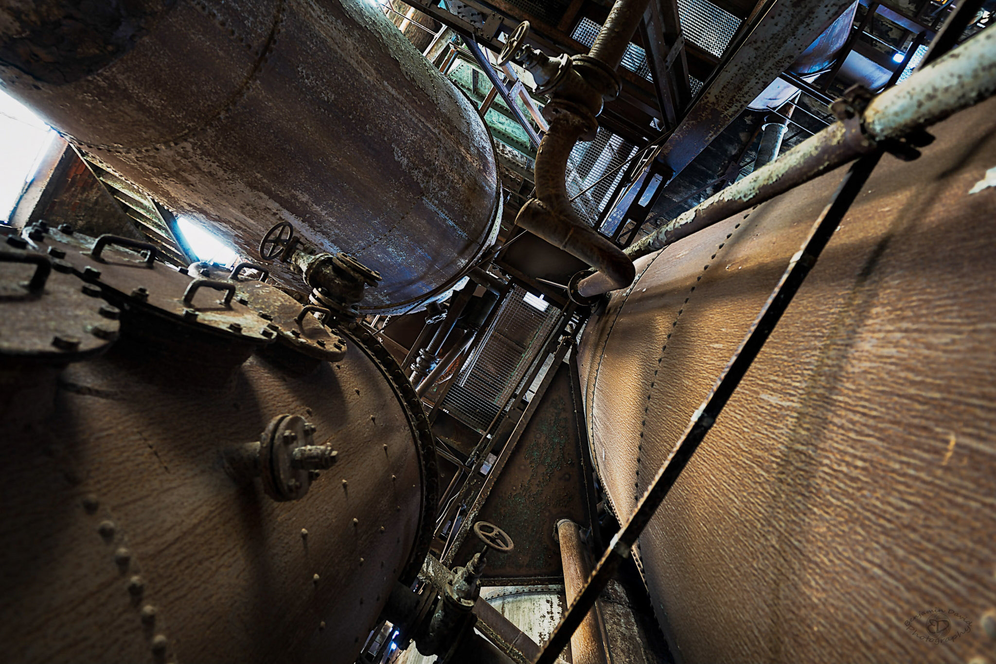 ZEISS Batis 18mm F2.8 sample photo. Old forgotten tank photography