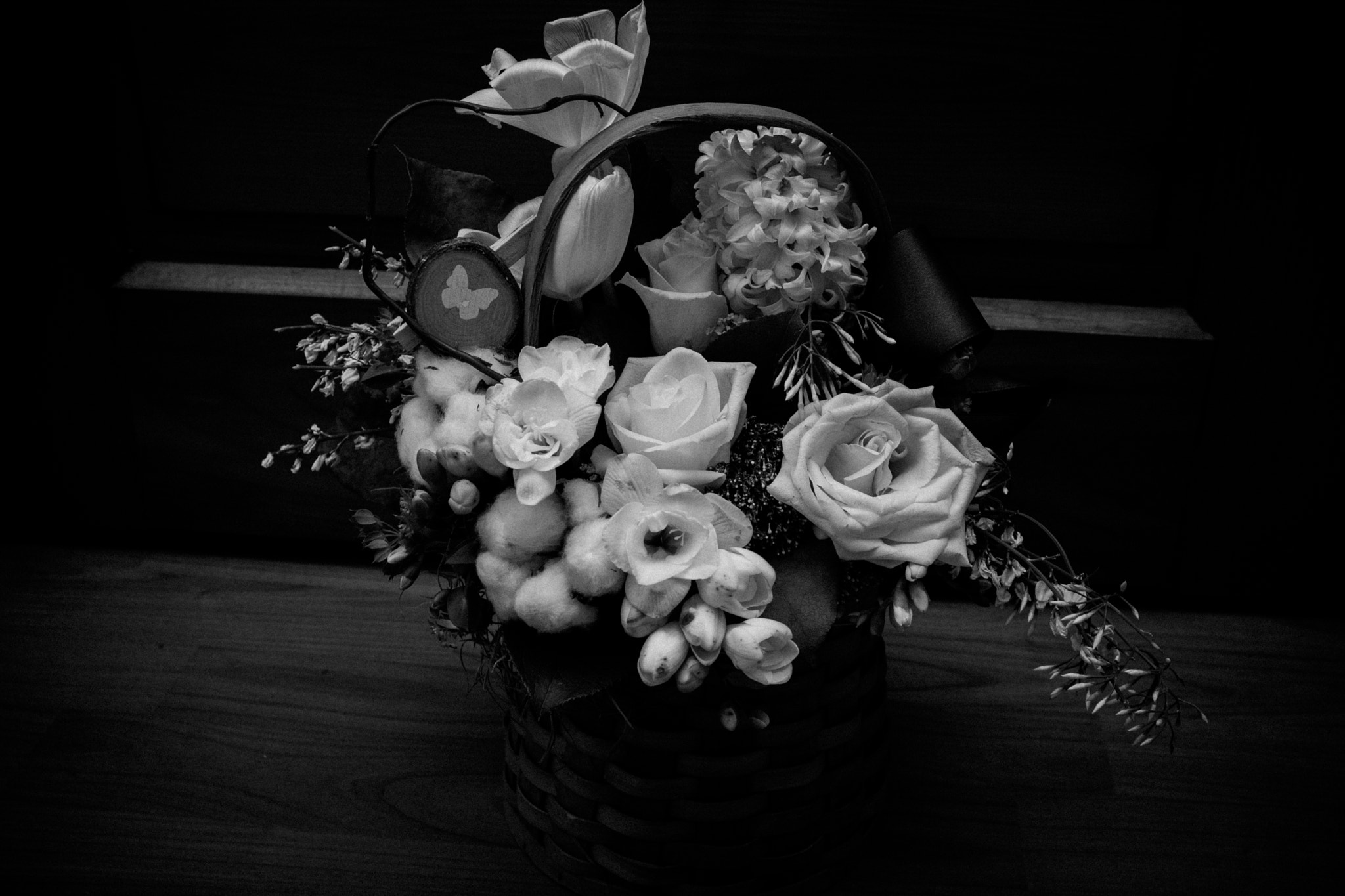 Nikon D5200 + Tamron SP AF 17-50mm F2.8 XR Di II VC LD Aspherical (IF) sample photo. White bouquet photography