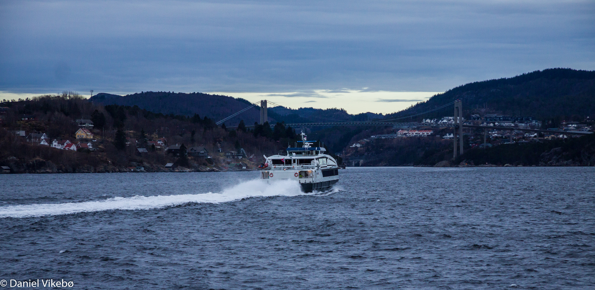 Canon EF-S 17-85mm F4-5.6 IS USM sample photo. Fast ferry photography
