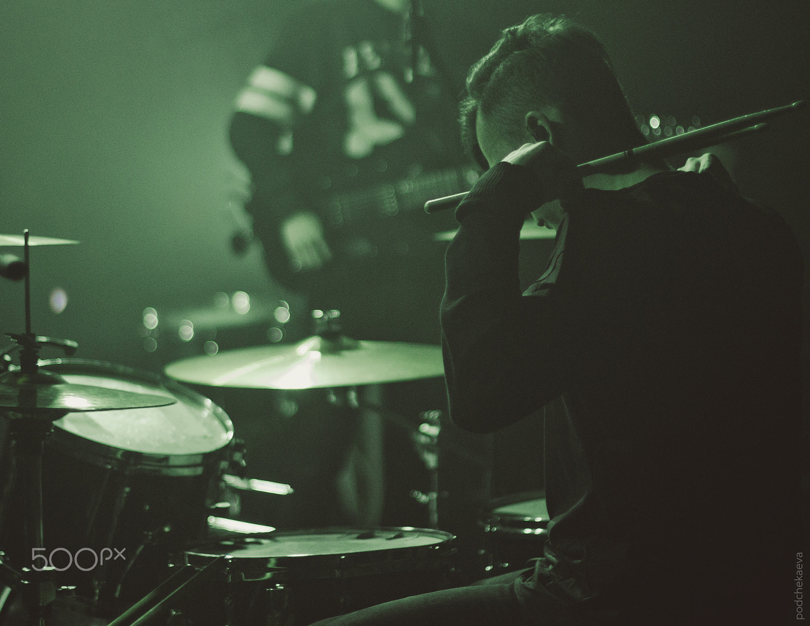 Canon EOS 550D (EOS Rebel T2i / EOS Kiss X4) + Canon EF 50mm F1.4 USM sample photo. Drummer photography