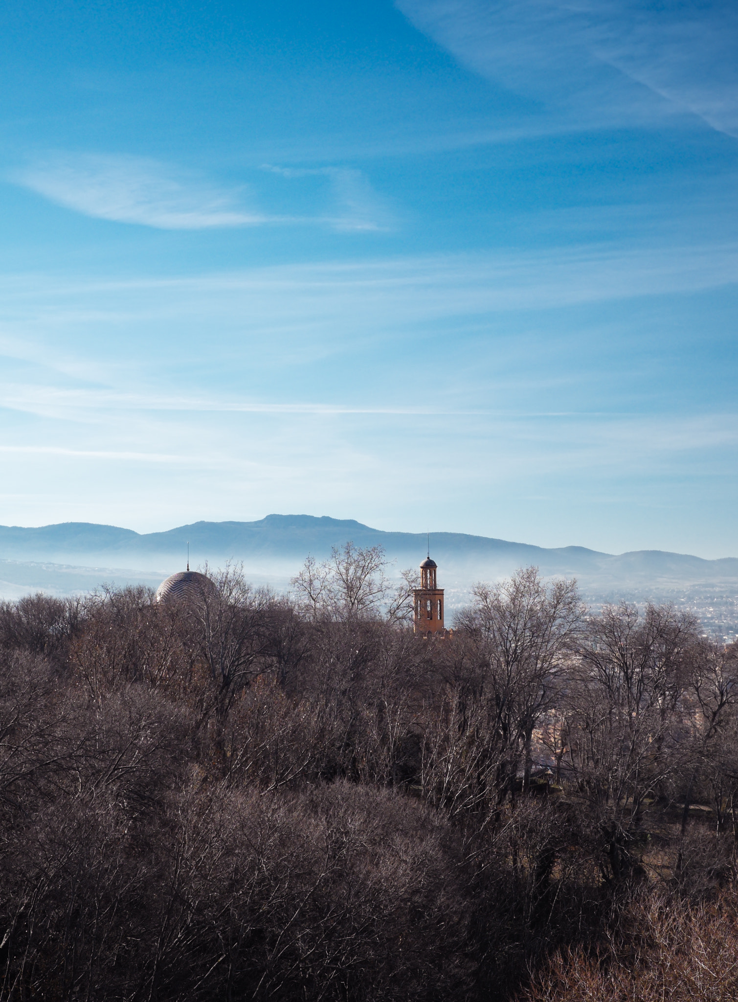 Fujifilm X-E2 + Fujifilm XF 35mm F1.4 R sample photo. Morning in granada photography