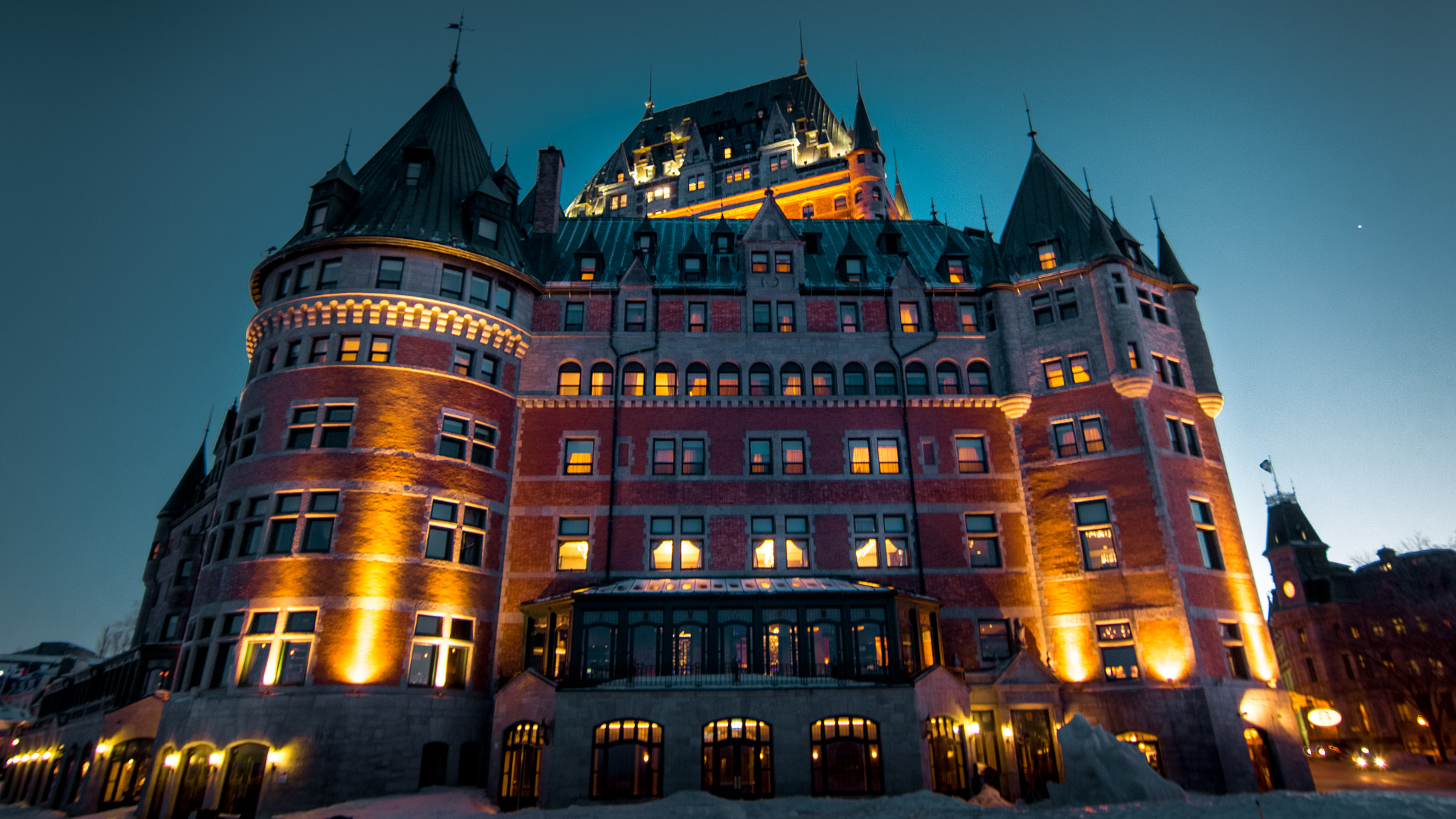 Canon EOS 700D (EOS Rebel T5i / EOS Kiss X7i) + Tokina AT-X Pro 11-16mm F2.8 DX sample photo. Château frontenac - québec photography