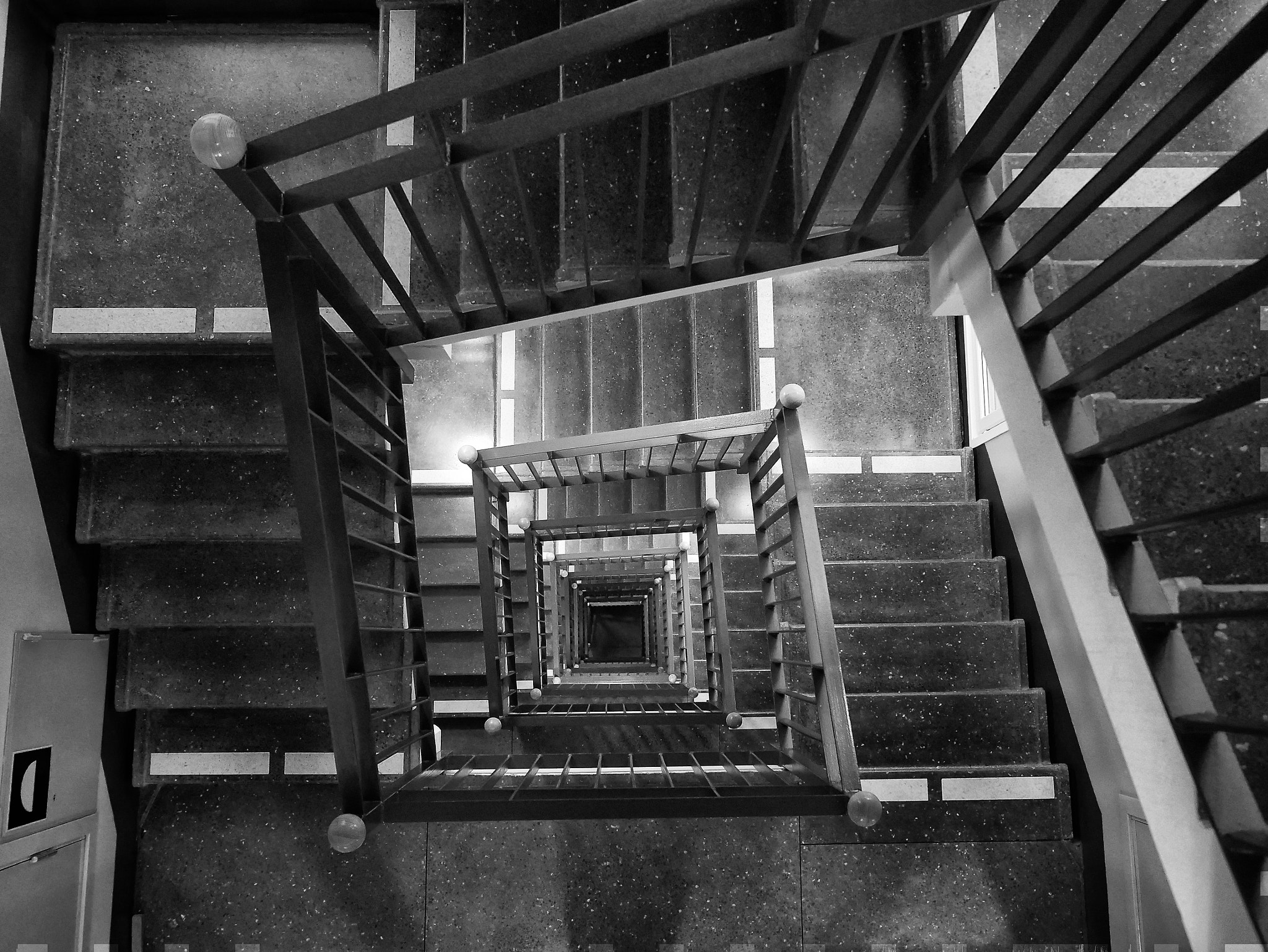 Panasonic Lumix DMC-GX85 (Lumix DMC-GX80 / Lumix DMC-GX7 Mark II) + LEICA DG SUMMILUX 15/F1.7 sample photo. Staircase photography