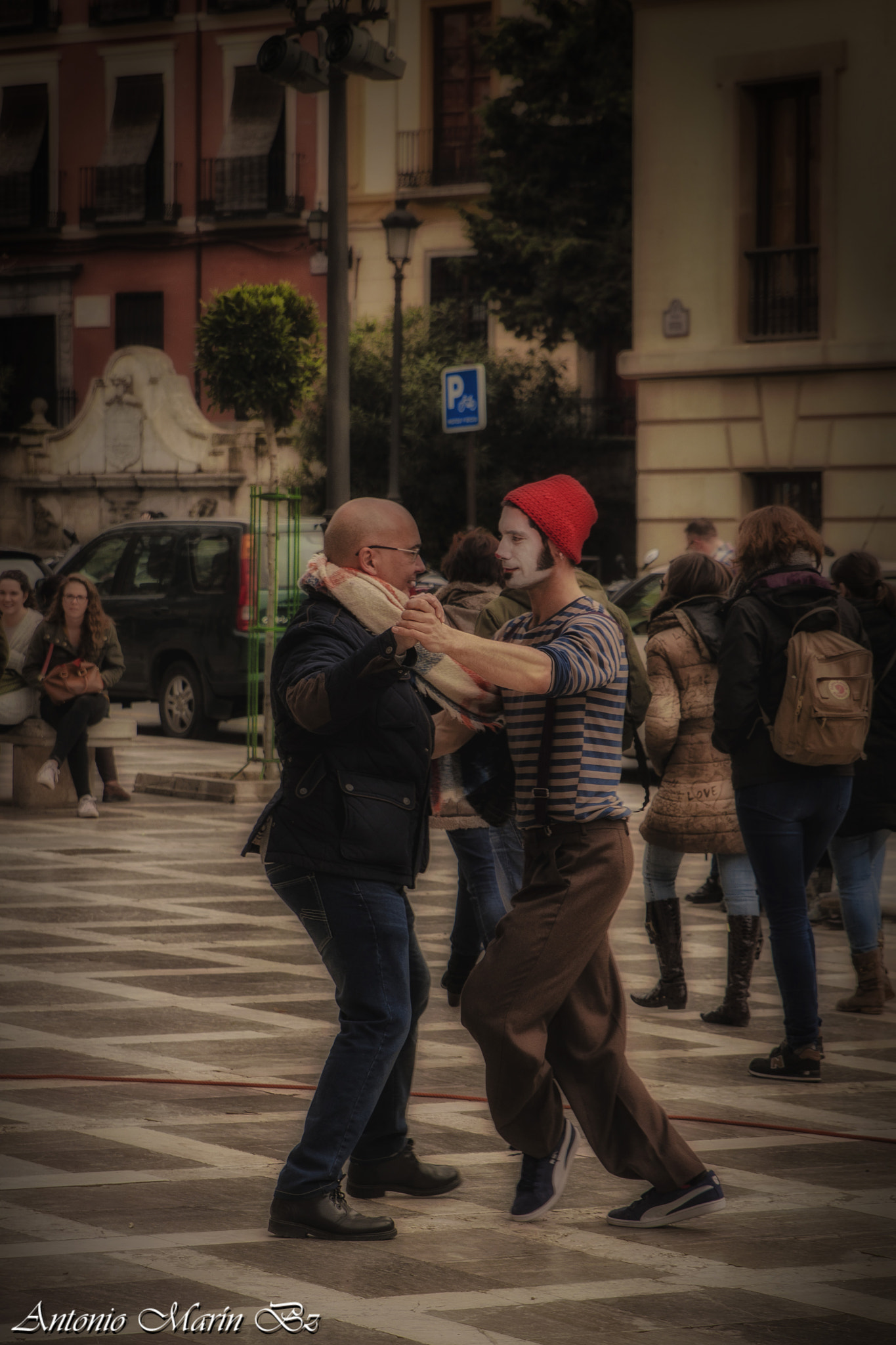 Canon EOS 50D + Sigma 24-70mm F2.8 EX DG Macro sample photo. Bailarines en plaza nueva (granada - españa)) photography