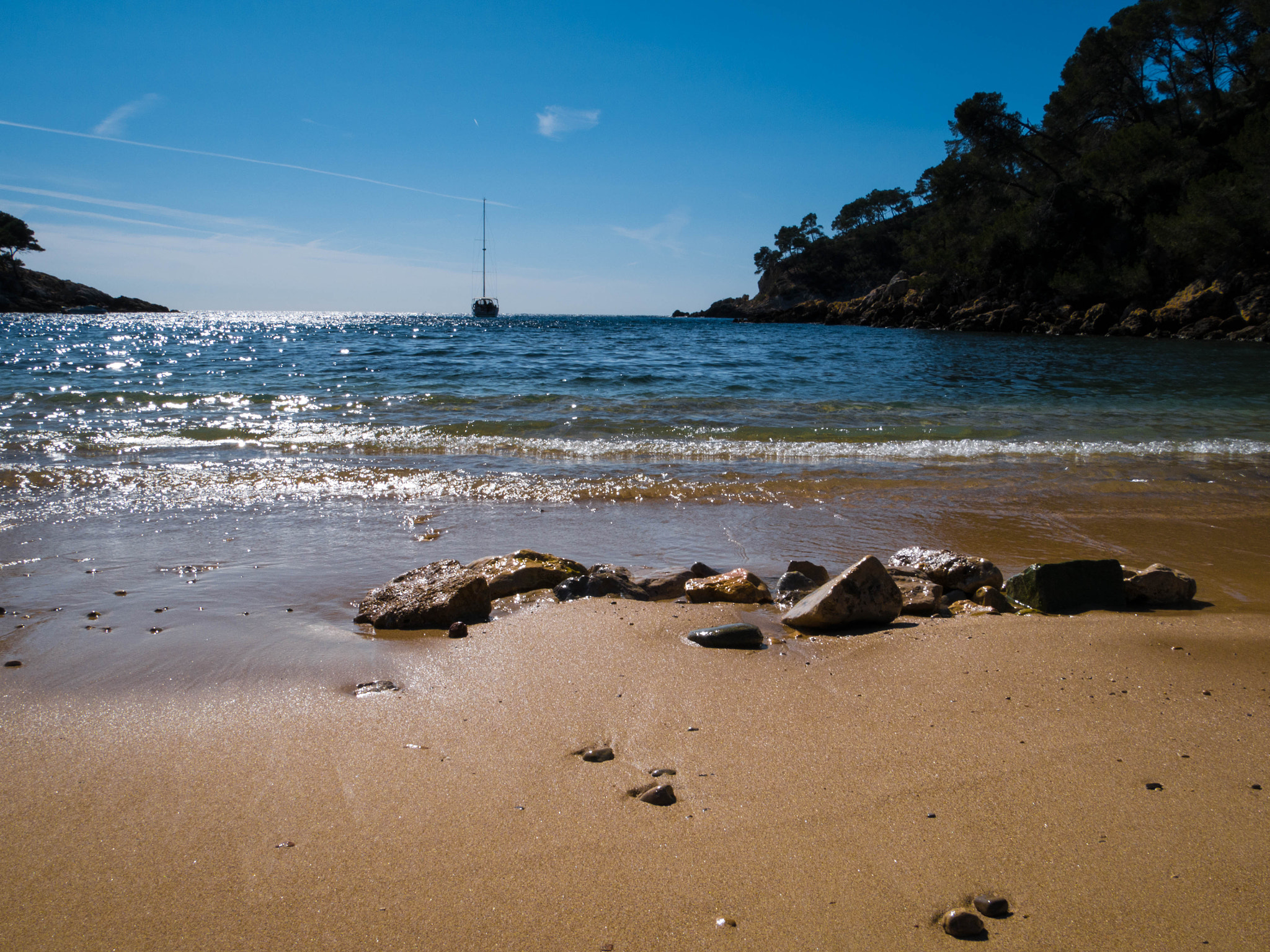 Panasonic Lumix DMC-G7 sample photo. Sunny beach photography
