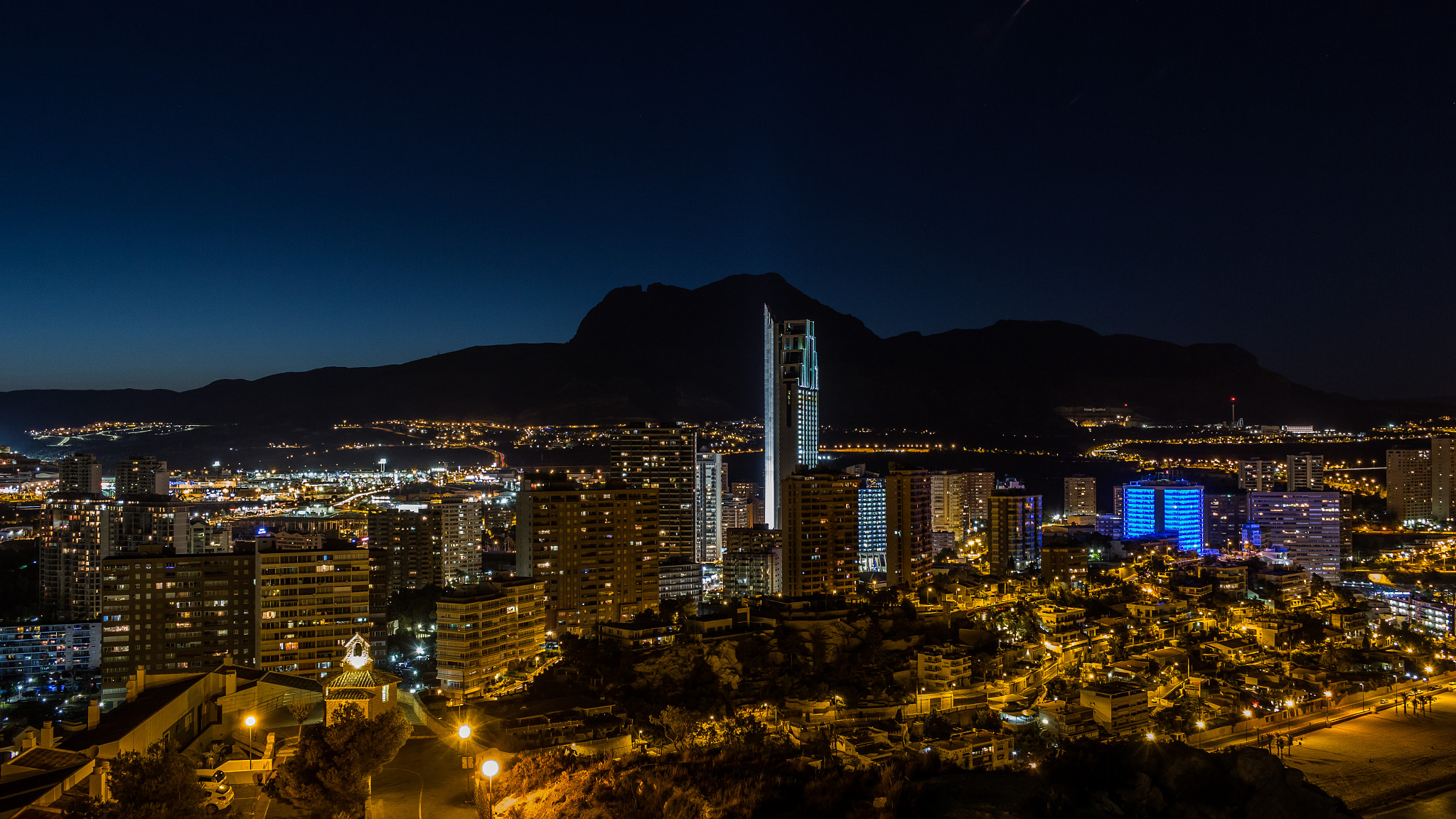 Canon EOS 650D (EOS Rebel T4i / EOS Kiss X6i) sample photo. View of night benidorm photography
