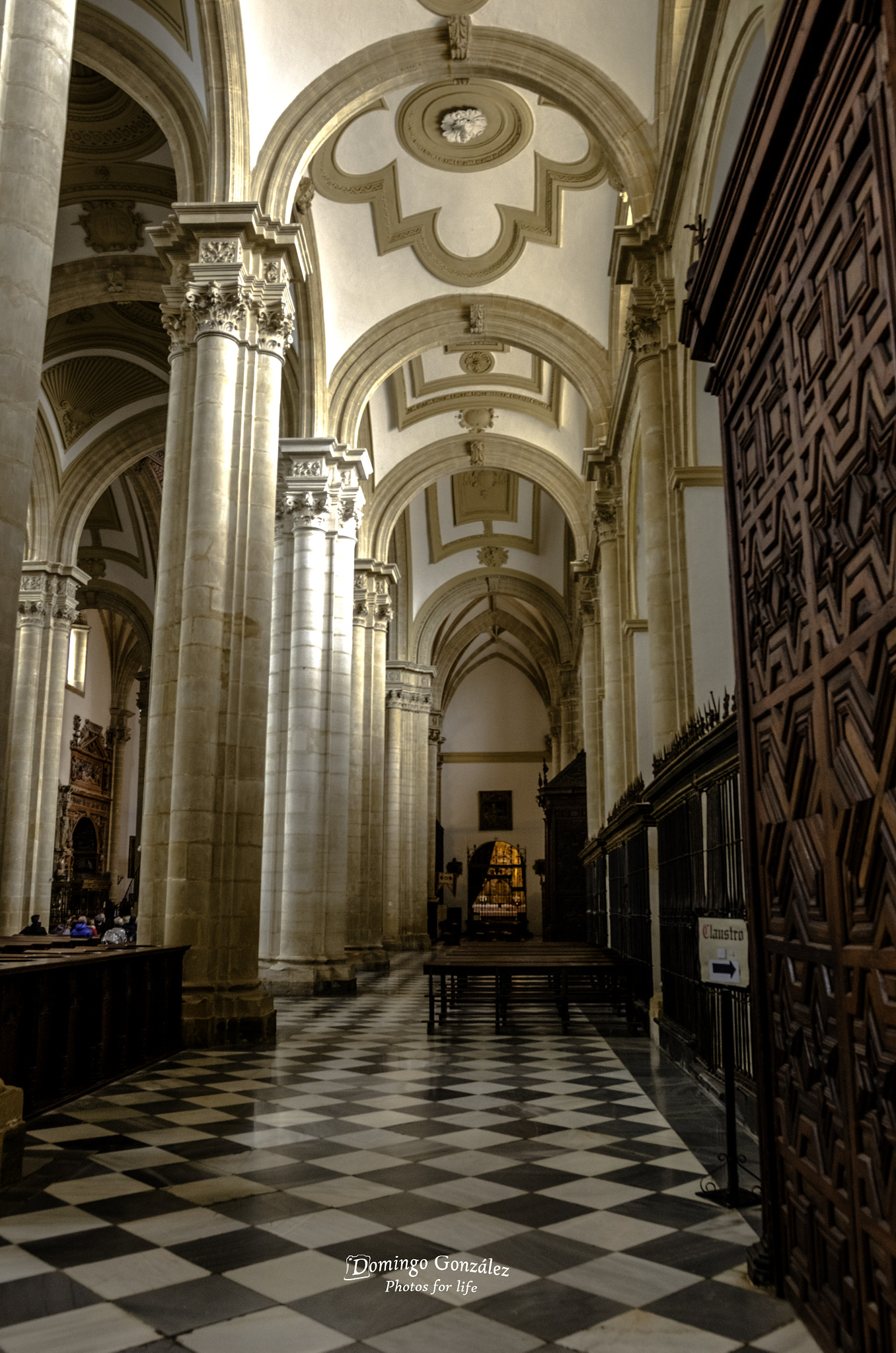 Nikon D7000 + Sigma 18-35mm F1.8 DC HSM Art sample photo. Catedral de baeza interior photography