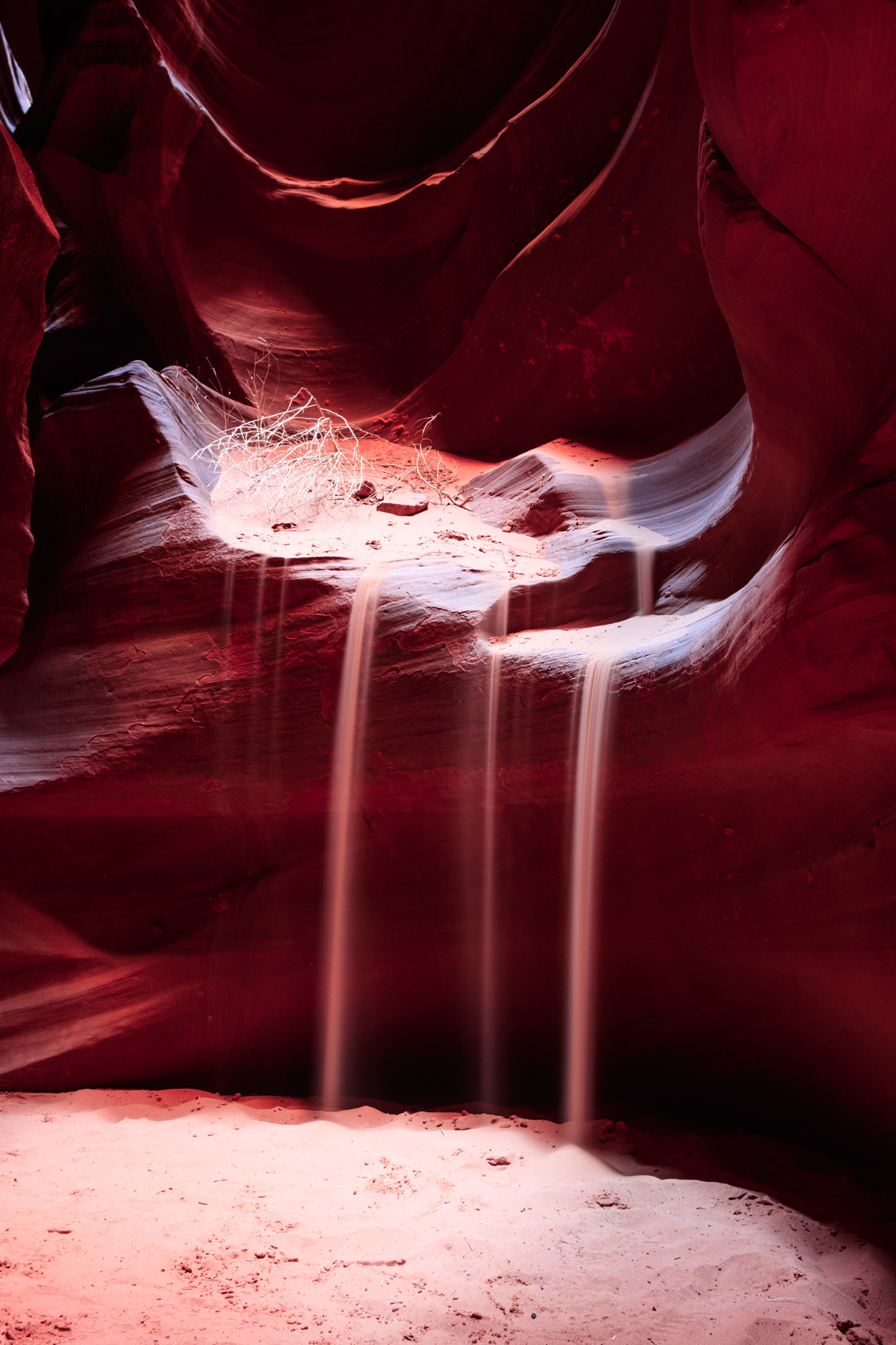 Canon EOS 750D (EOS Rebel T6i / EOS Kiss X8i) + Tamron AF 19-35mm f/3.5-4.5 sample photo. Upper antelope canyon photography