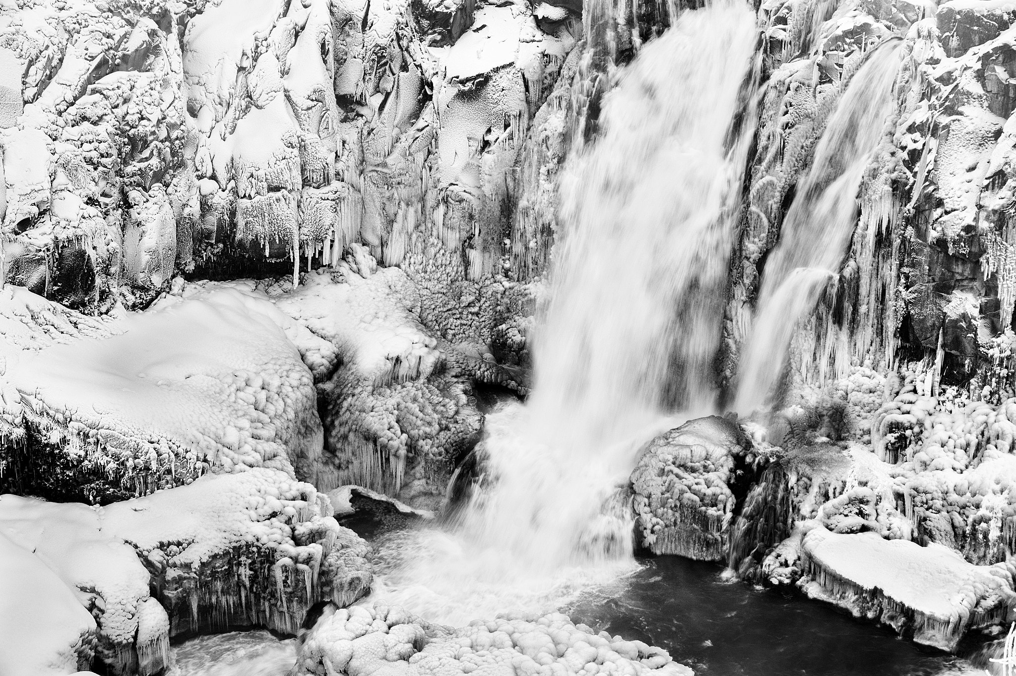 Tamron SP 24-70mm F2.8 Di VC USD sample photo. Contrast falls photography