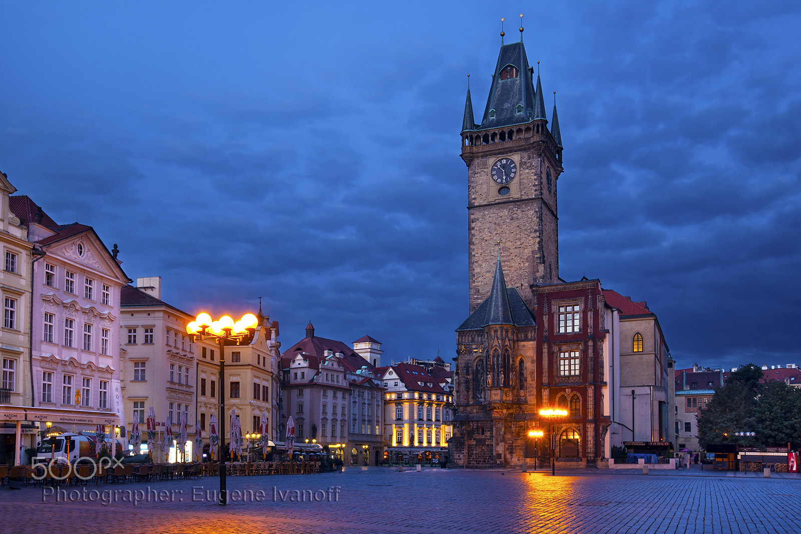 Canon EOS 5D Mark II + Canon EF 16-35mm F2.8L USM sample photo. Old town hall in the morning, prague photography