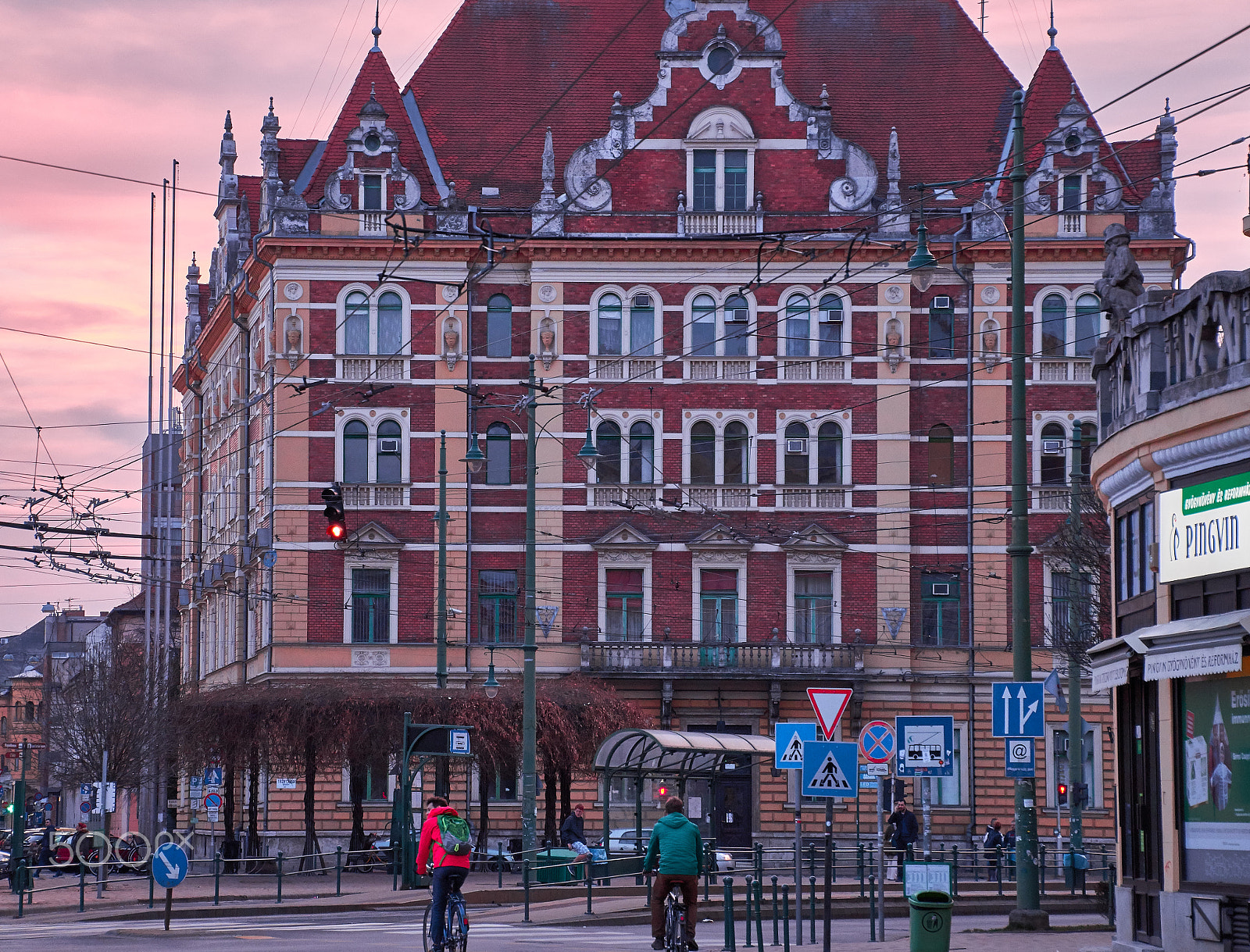 Tamron 16-300mm F3.5-6.3 Di II VC PZD Macro sample photo. Evening cityscape photography