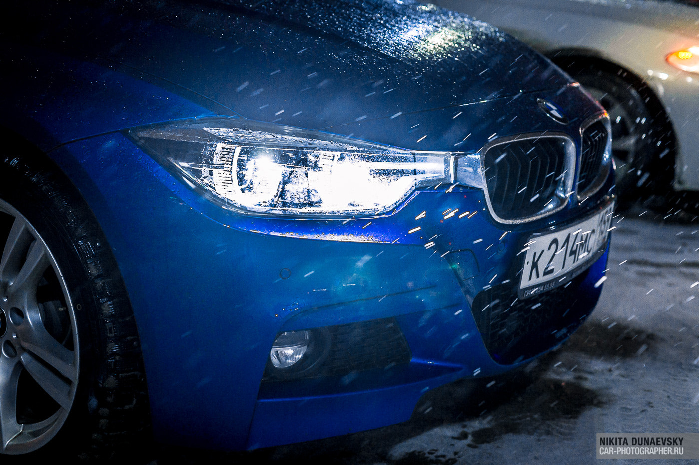 Sony a99 II sample photo. Bmw 5 series in snowy night... photography