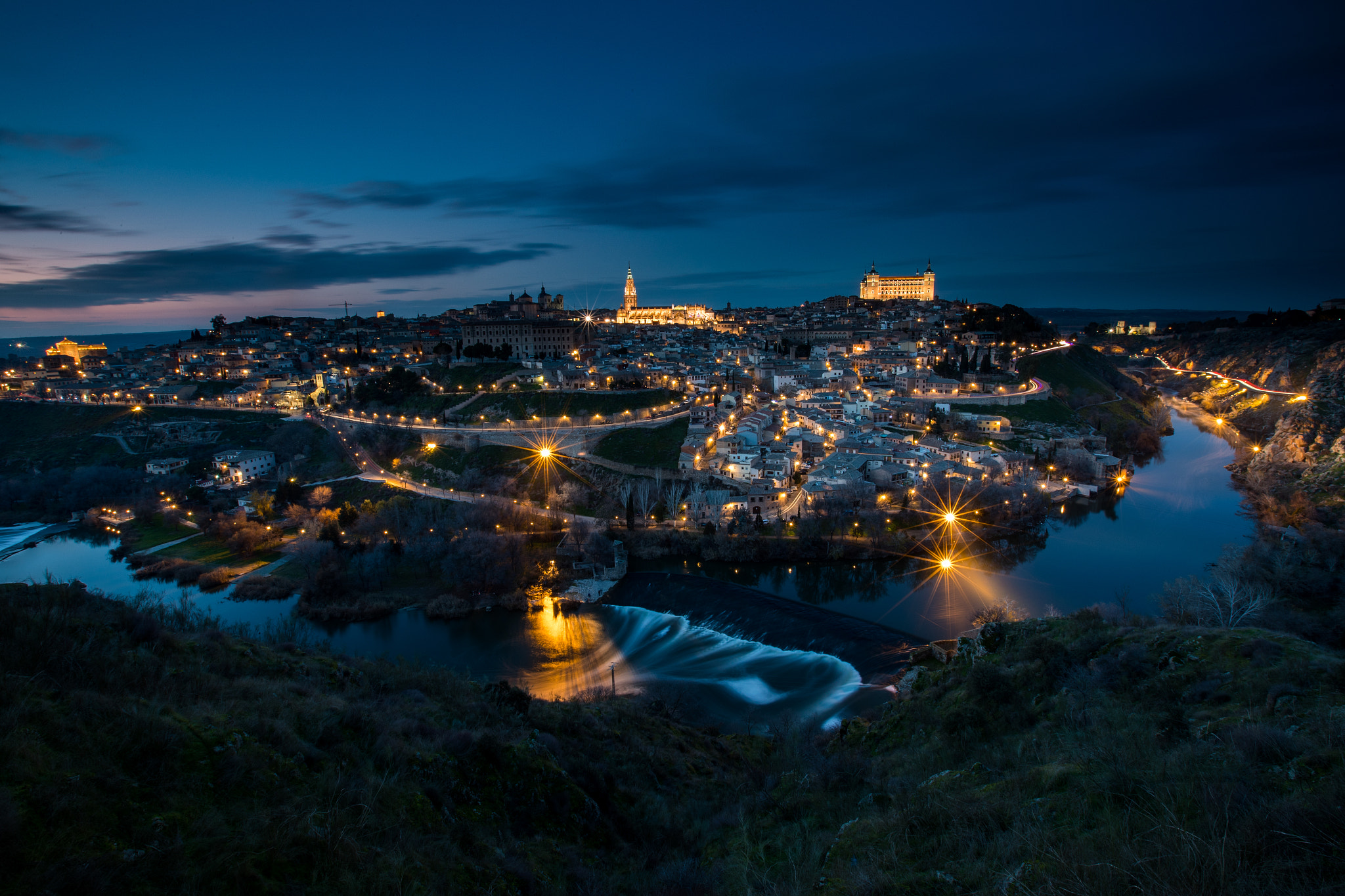Canon EF 16-35mm F2.8L II USM sample photo. Cae la noche en toledo photography