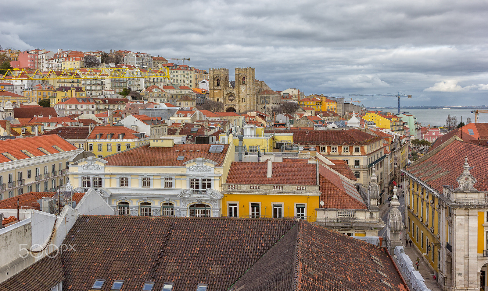 Canon EF 24-70mm F4L IS USM sample photo. Old lisbon vii photography