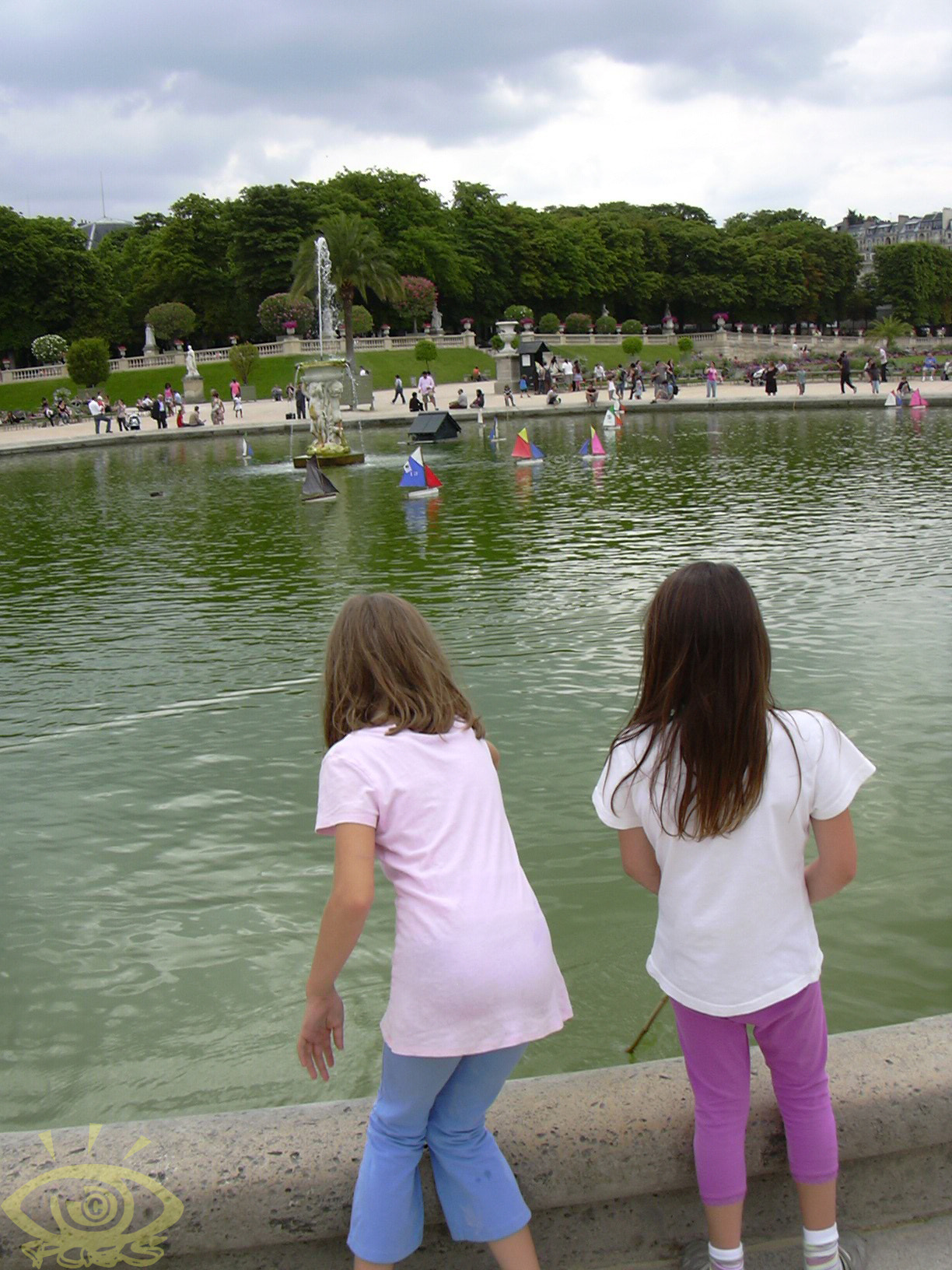 Nikon E2000 sample photo. Paris photography