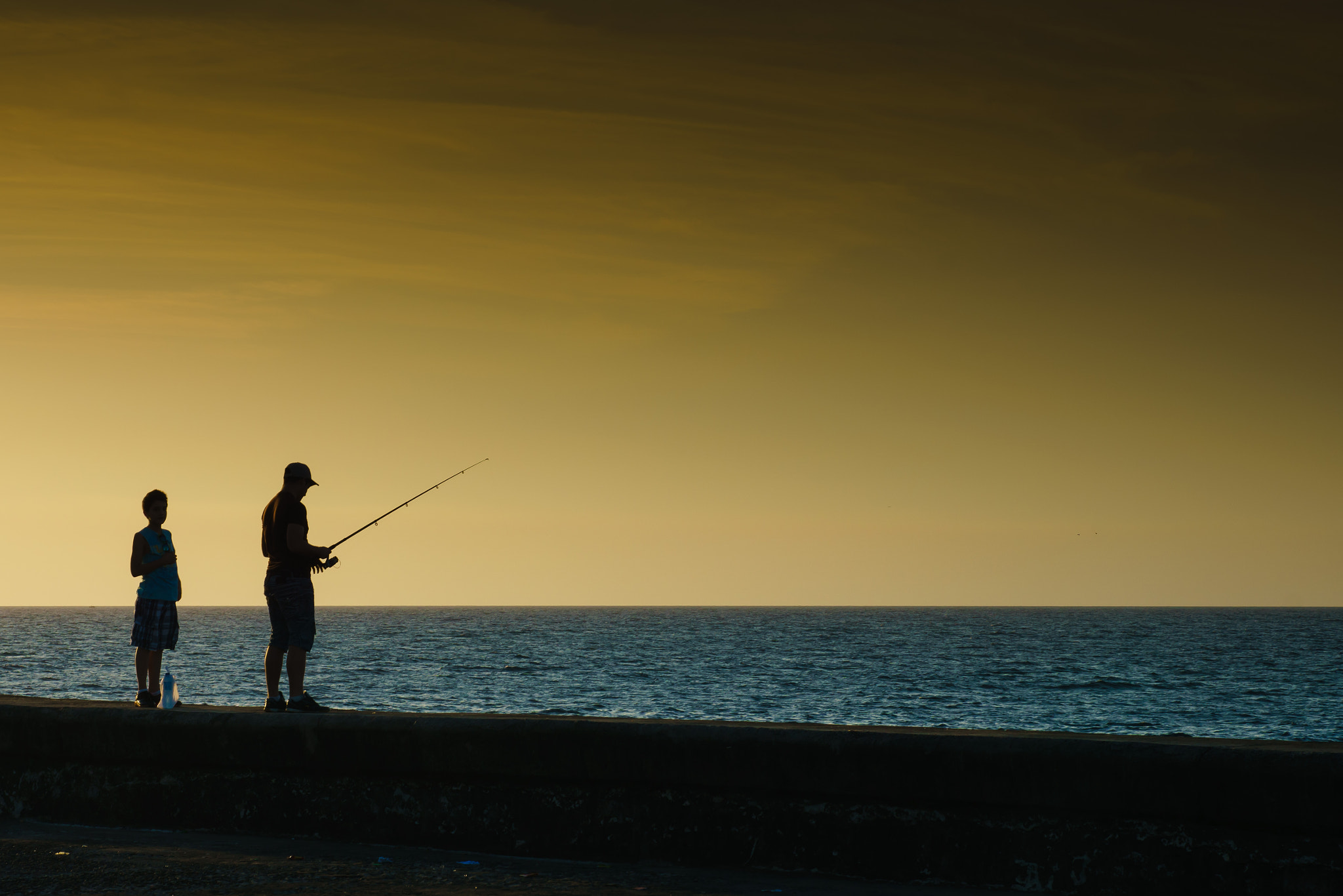 Sony ILCA-77M2 sample photo. Fishing from the malecon photography