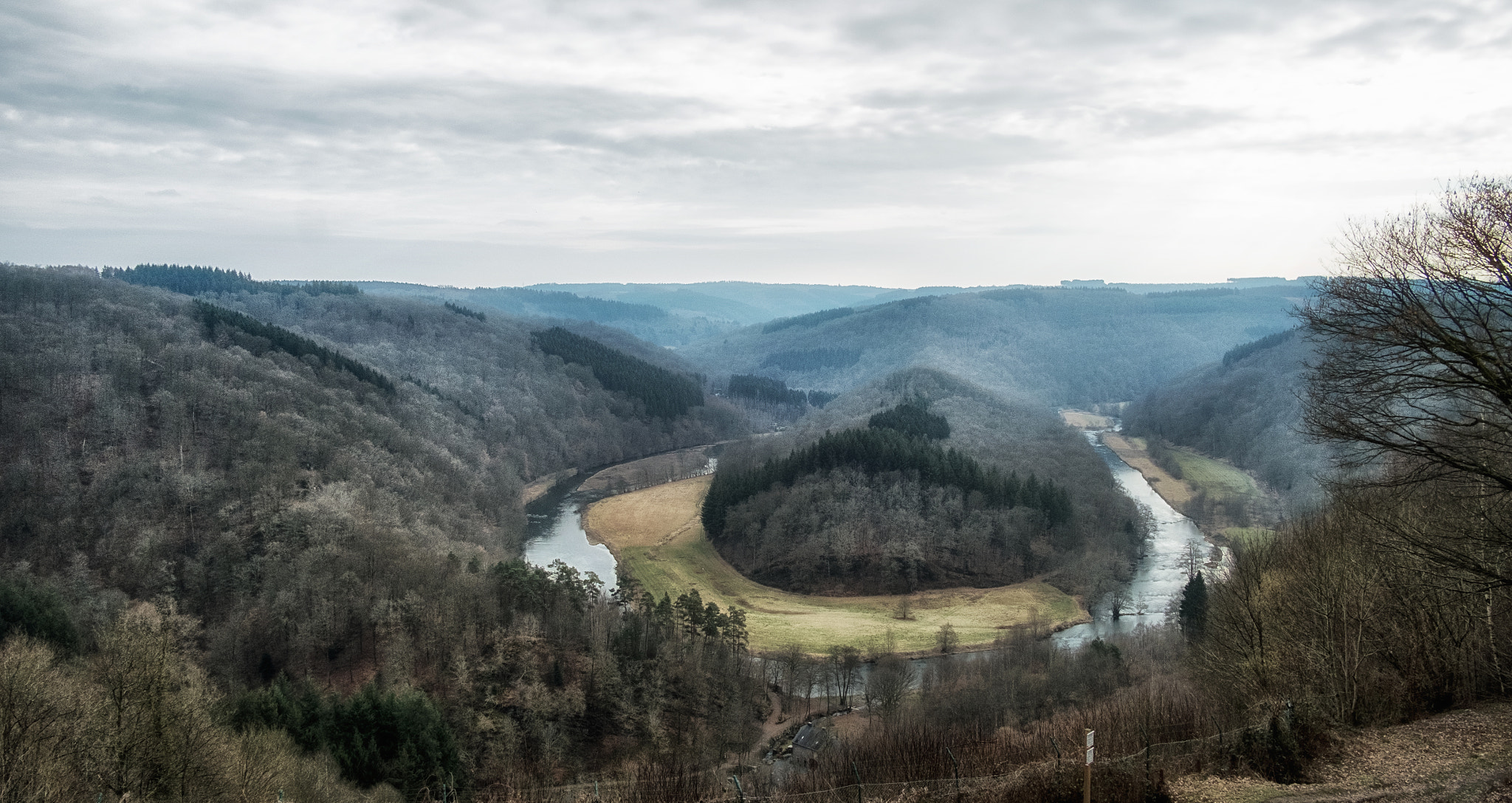 Fujifilm X-Pro1 + Fujifilm XF 18mm F2 R sample photo. Le tombeau photography