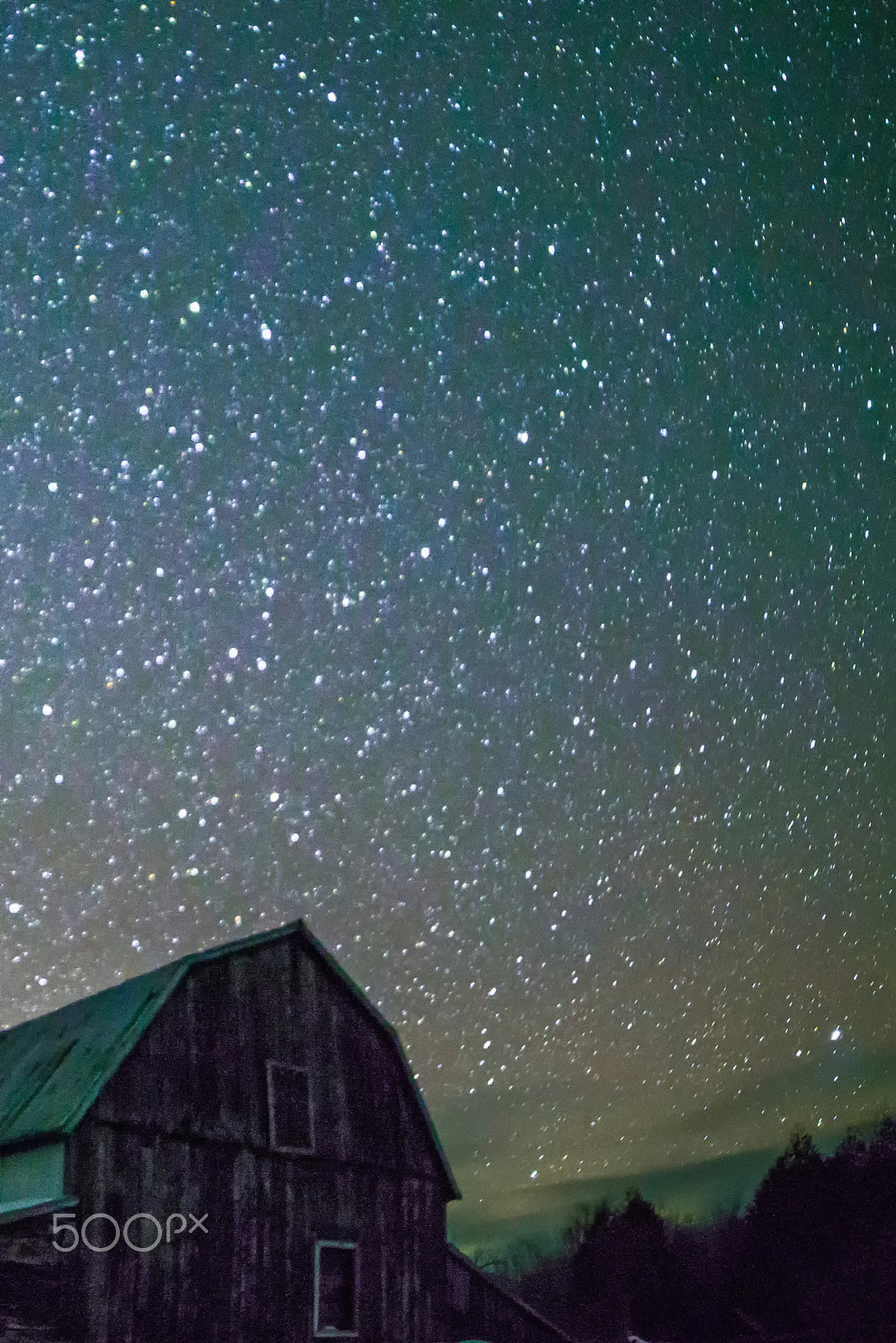 Samyang 14mm F2.8 ED AS IF UMC sample photo. Rural barns at night with stars in winter photography